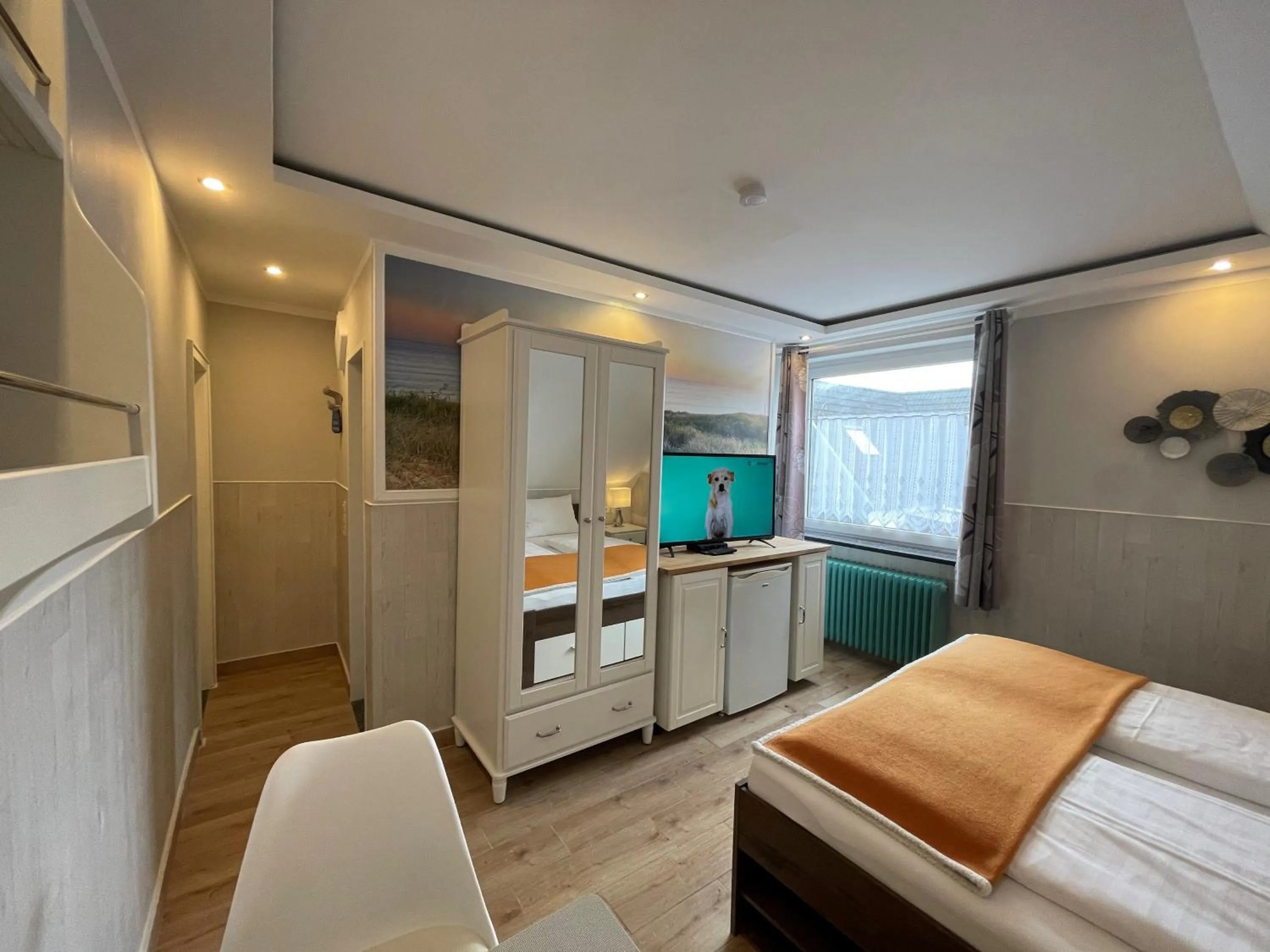 TV and multimedia, Bed in Hotel Kenny & Henry