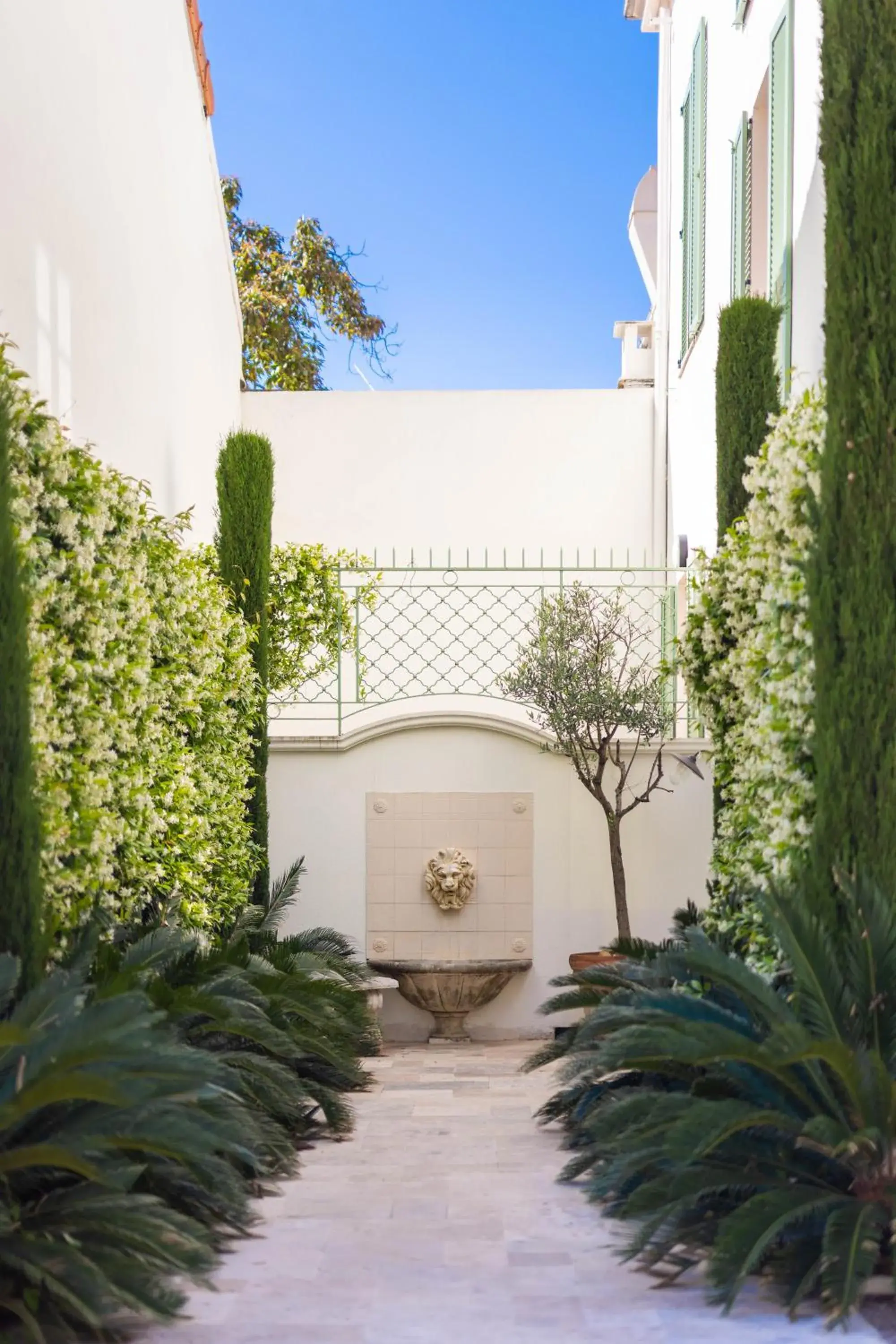 Property building in Hotel Verlaine Property building in Hotel Verlaine