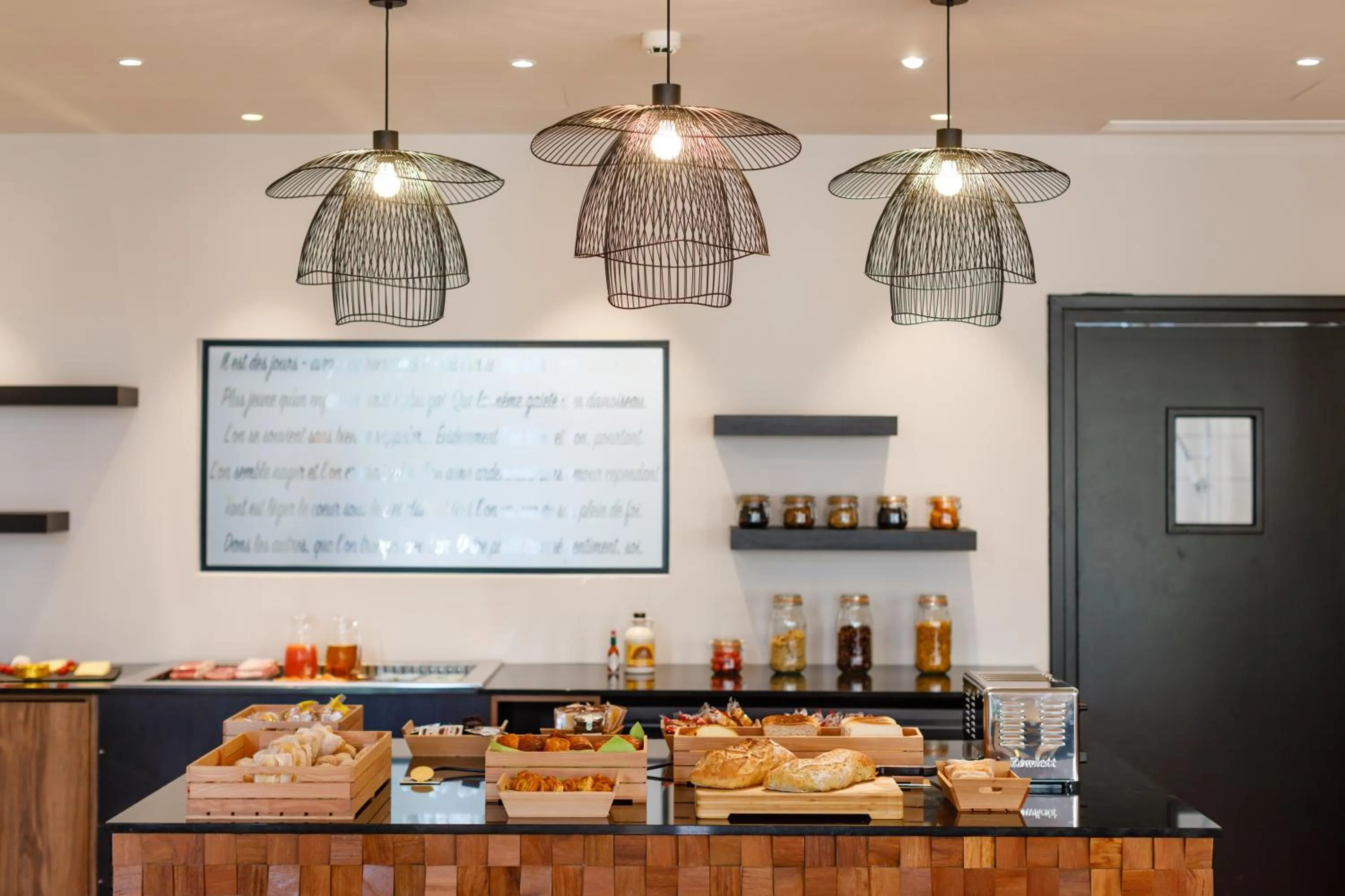 Buffet breakfast in Hotel Verlaine