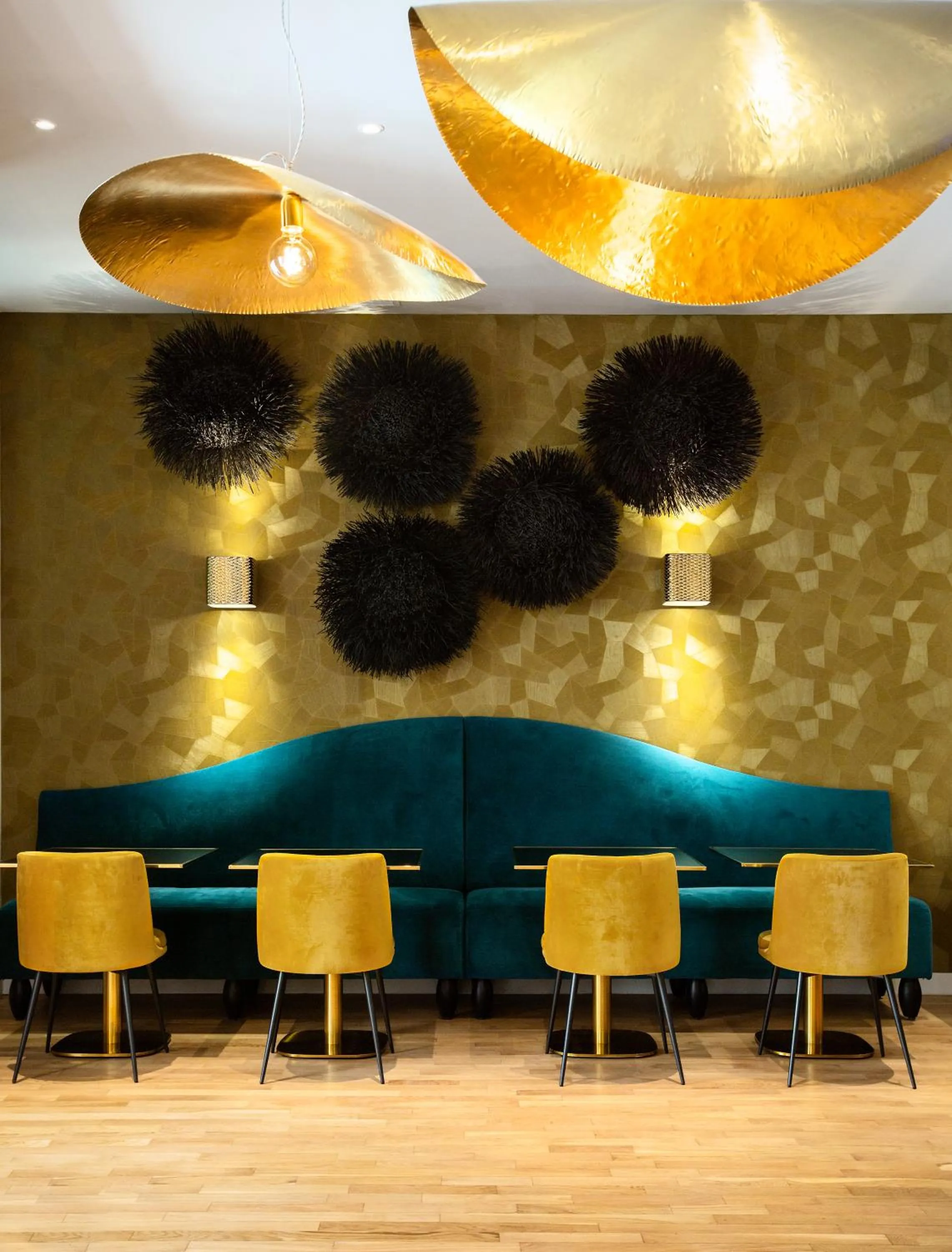 Restaurant/places to eat in Hotel Verlaine