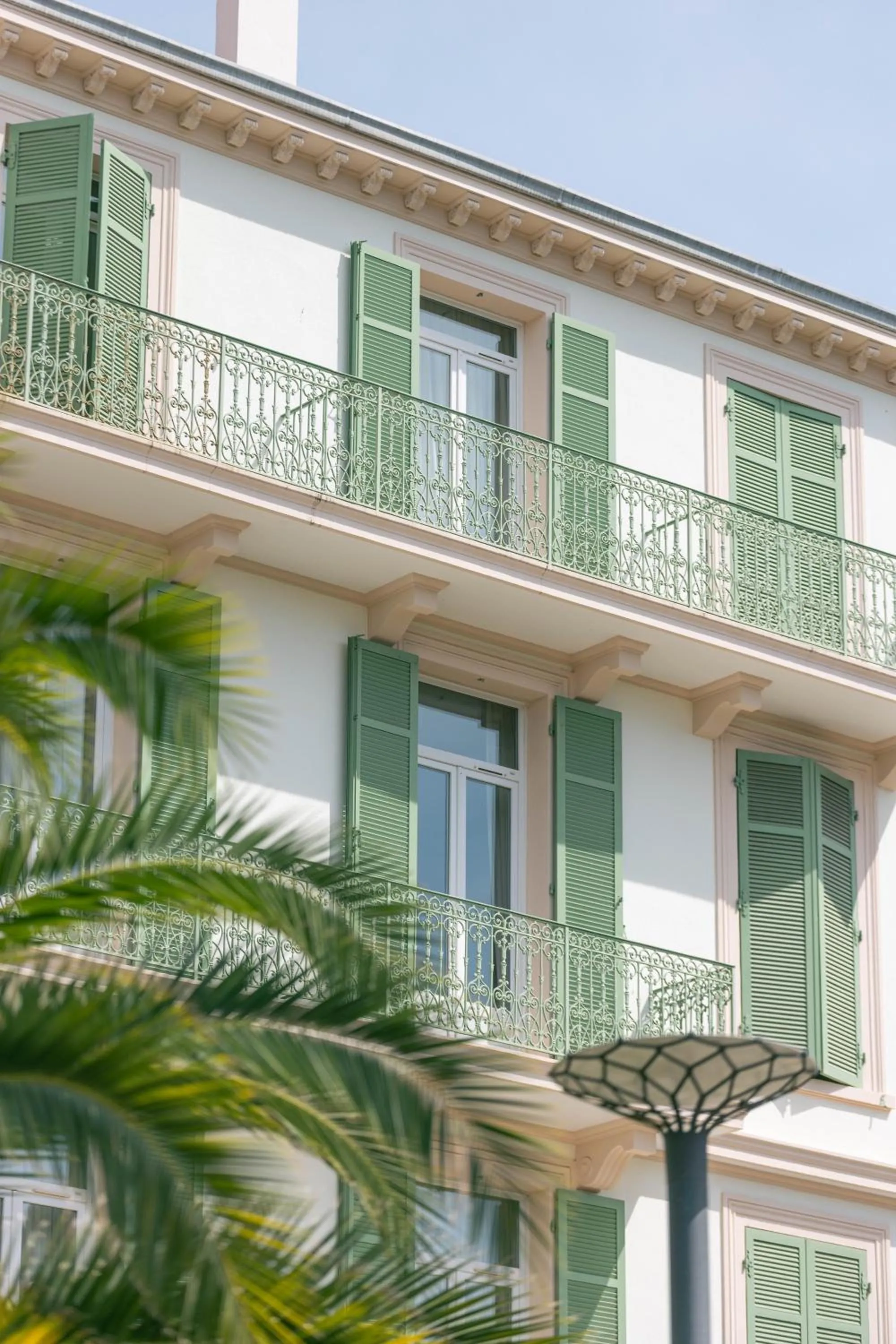 Property building in Hotel Verlaine