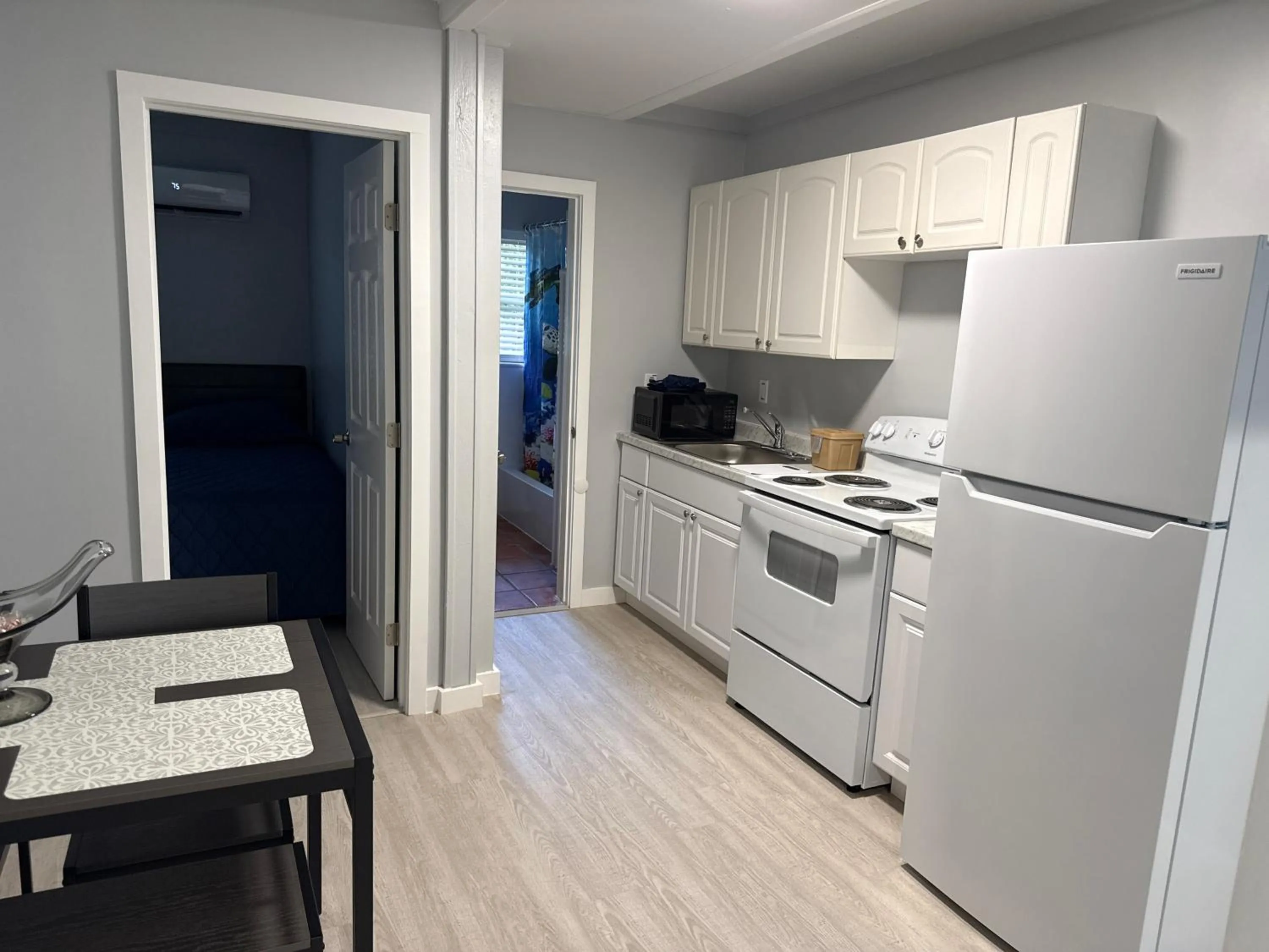 Kitchen or kitchenette in Barefoot Bay Resort Motel