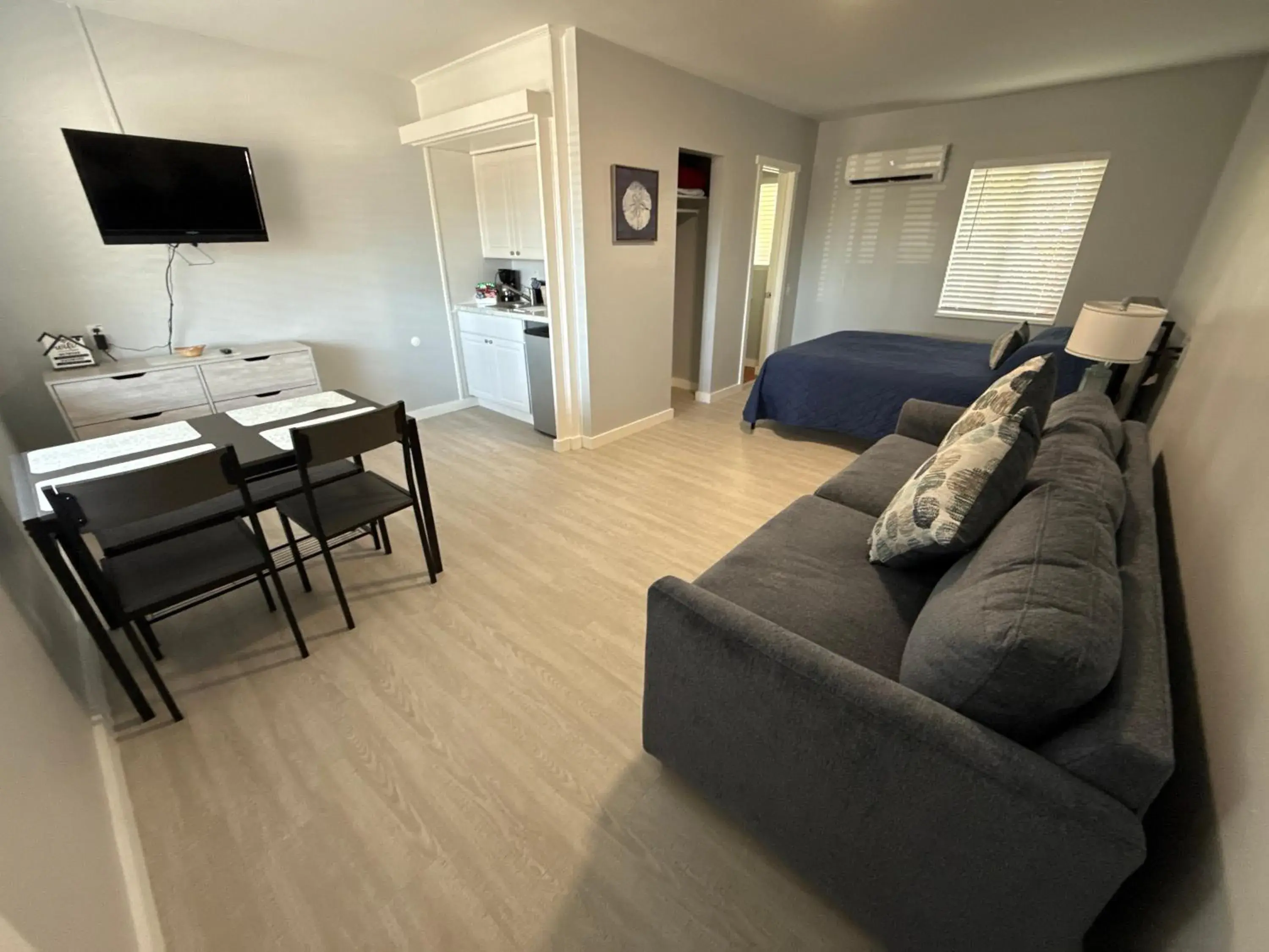 Queen Room with Sofa Bed in Barefoot Bay Resort Motel Queen Room with Sofa Bed in Barefoot Bay Resort Motel