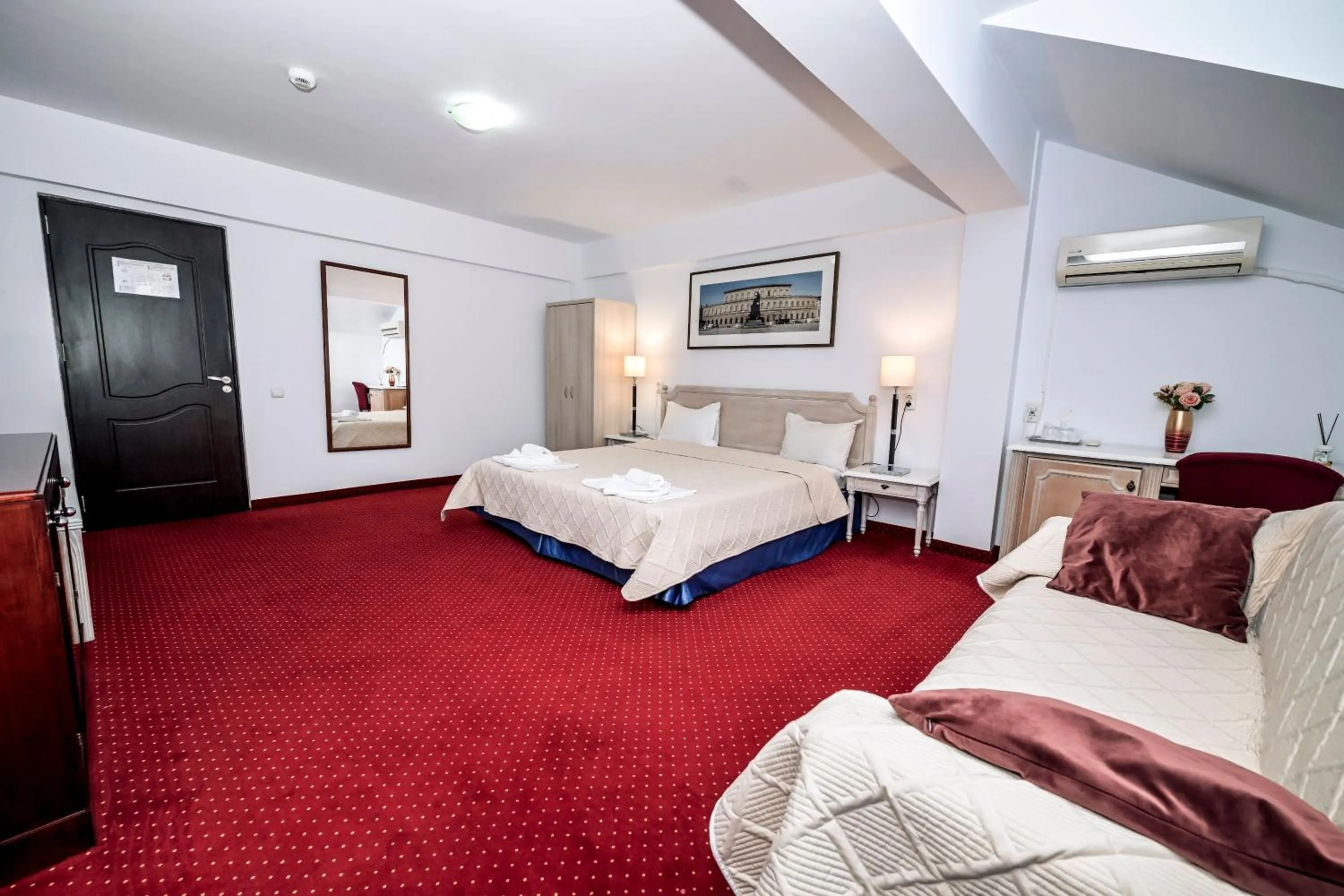 Photo of the whole room, Bed in Visconti Militari