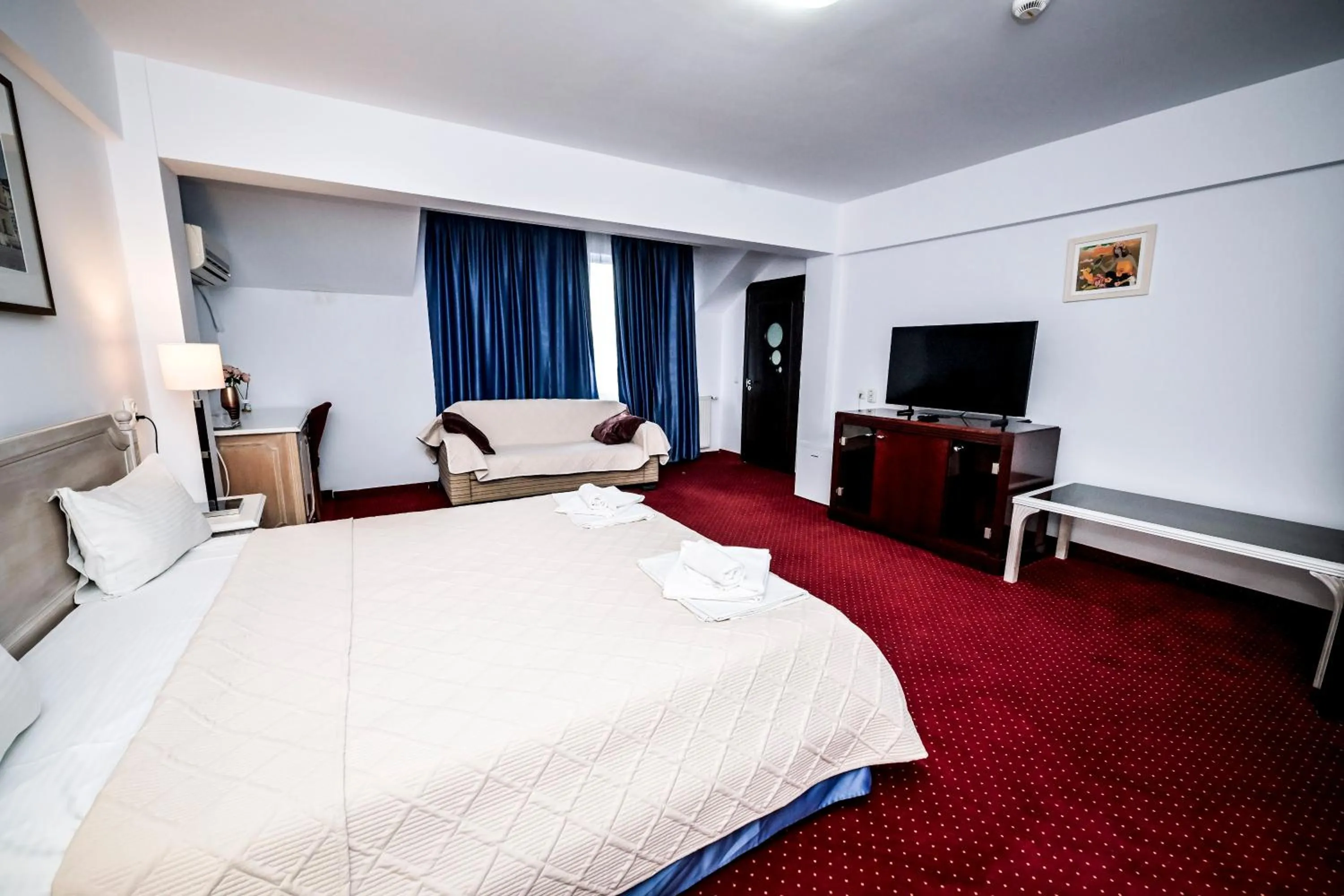 Photo of the whole room, Bed in Visconti Militari