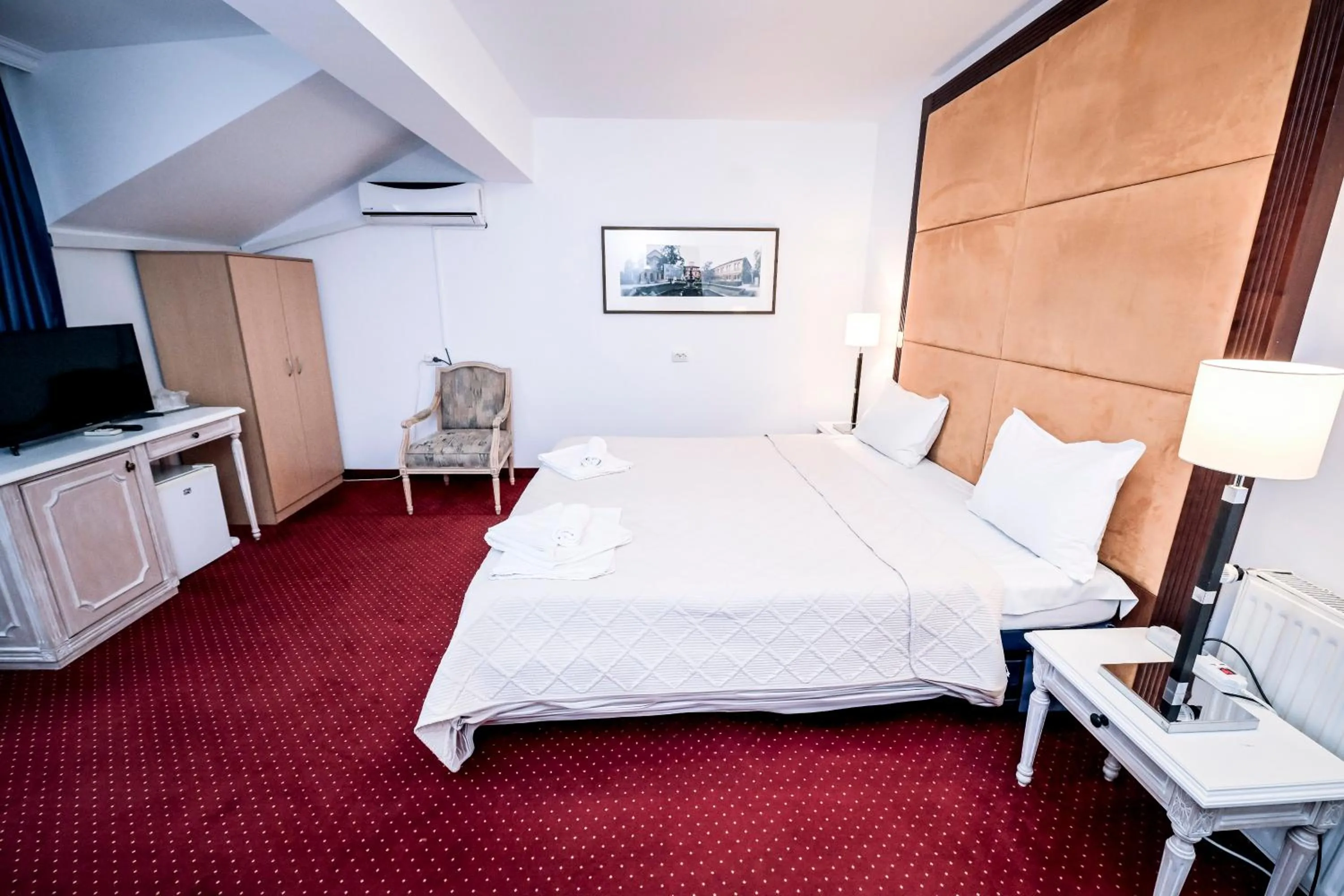 Photo of the whole room, Bed in Visconti Militari