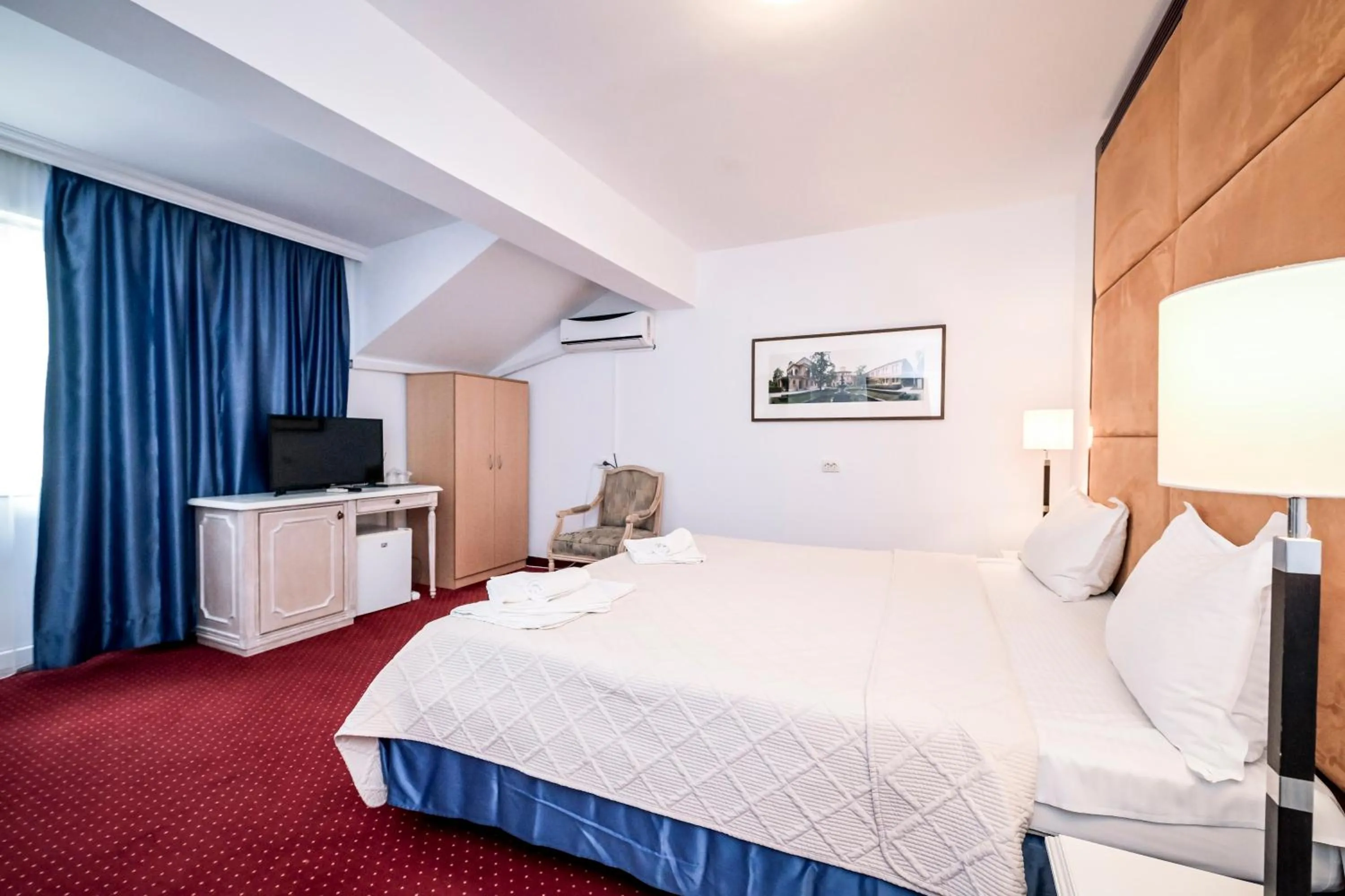 Photo of the whole room, Bed in Visconti Militari