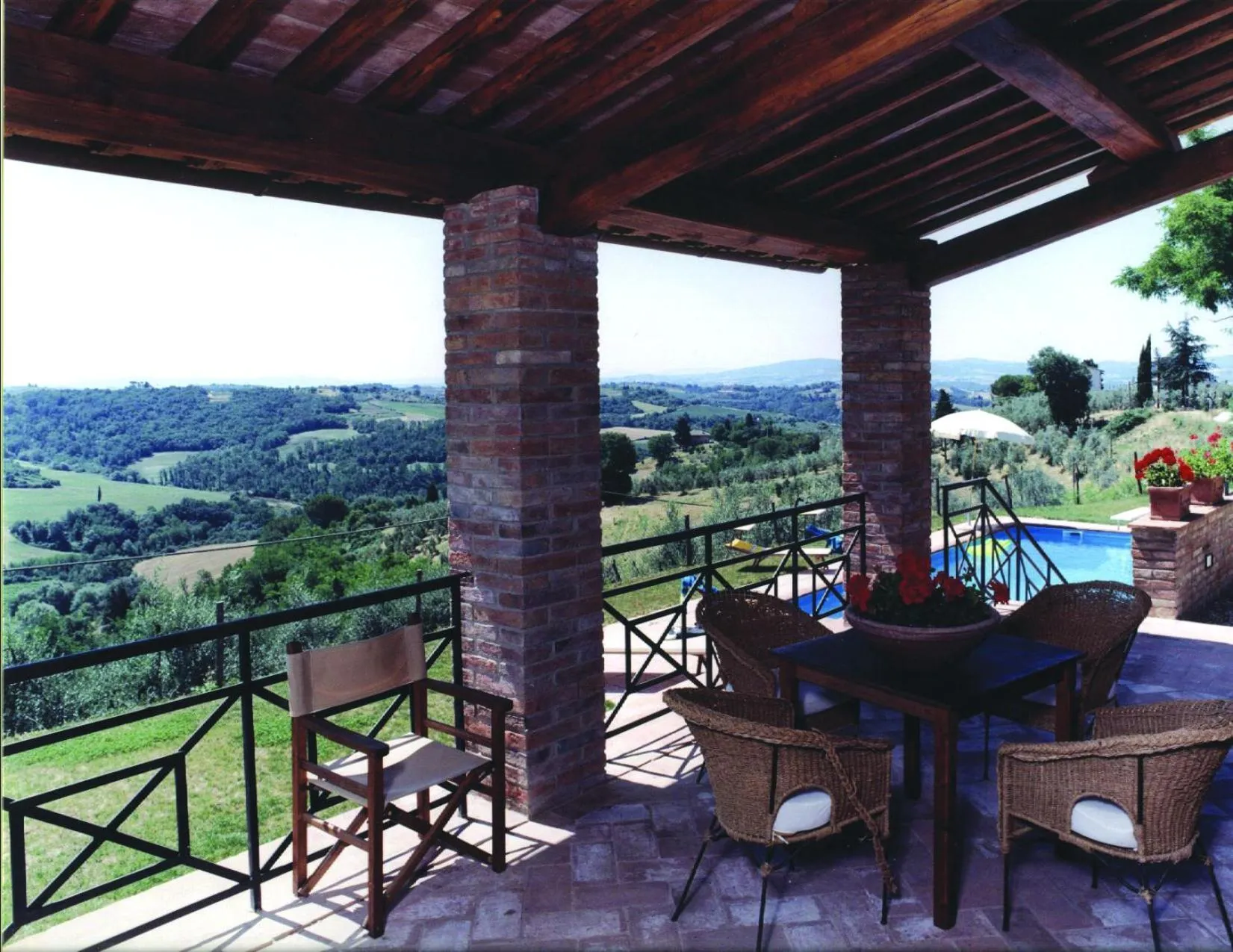 Pool view in Fattoria La Gigliola