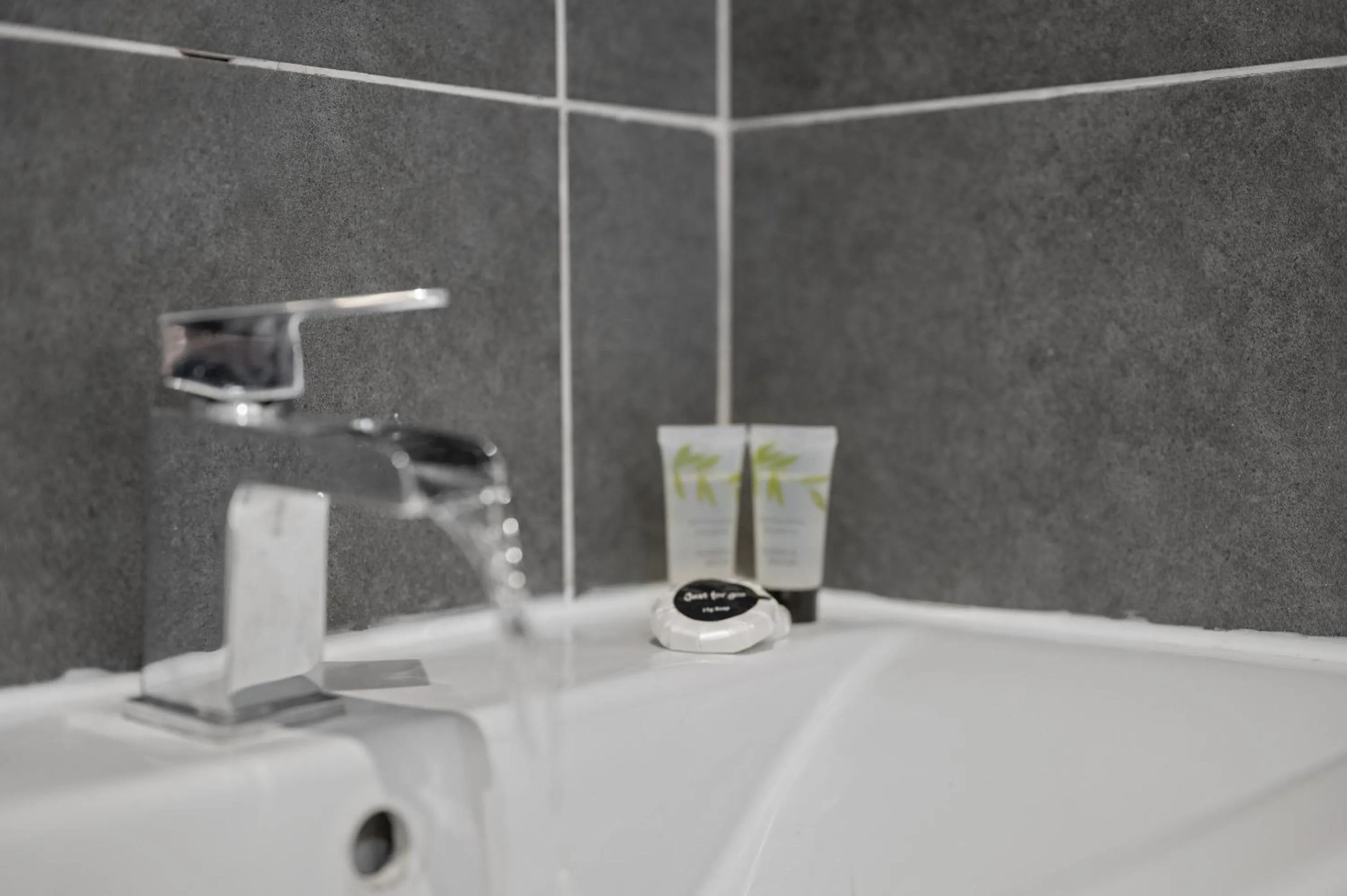 Bedroom in Queensferry Guest house