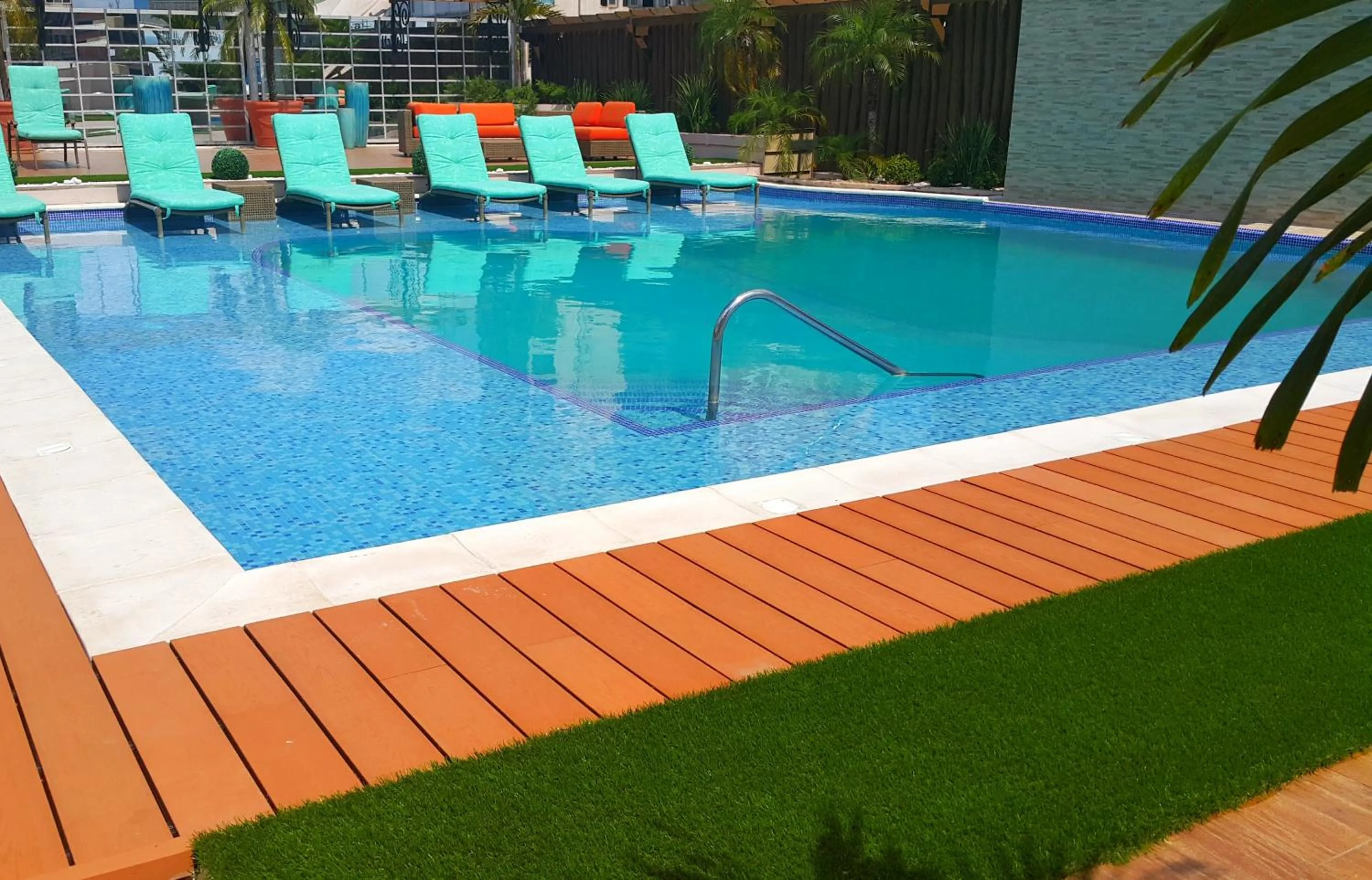 Swimming pool in Granados Park Hotel