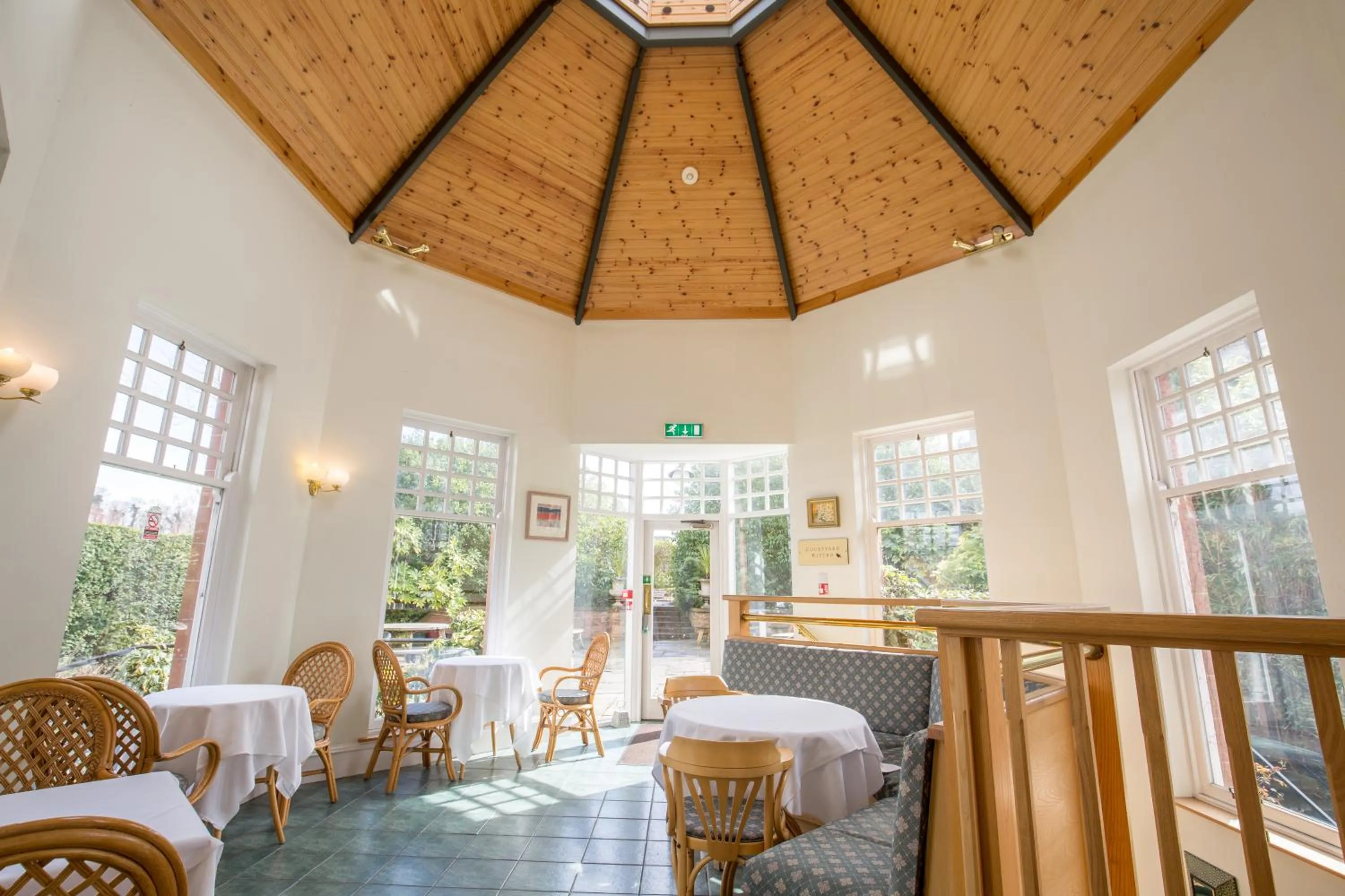 Seating area, Restaurant/Places to Eat in Best Western Station Hotel