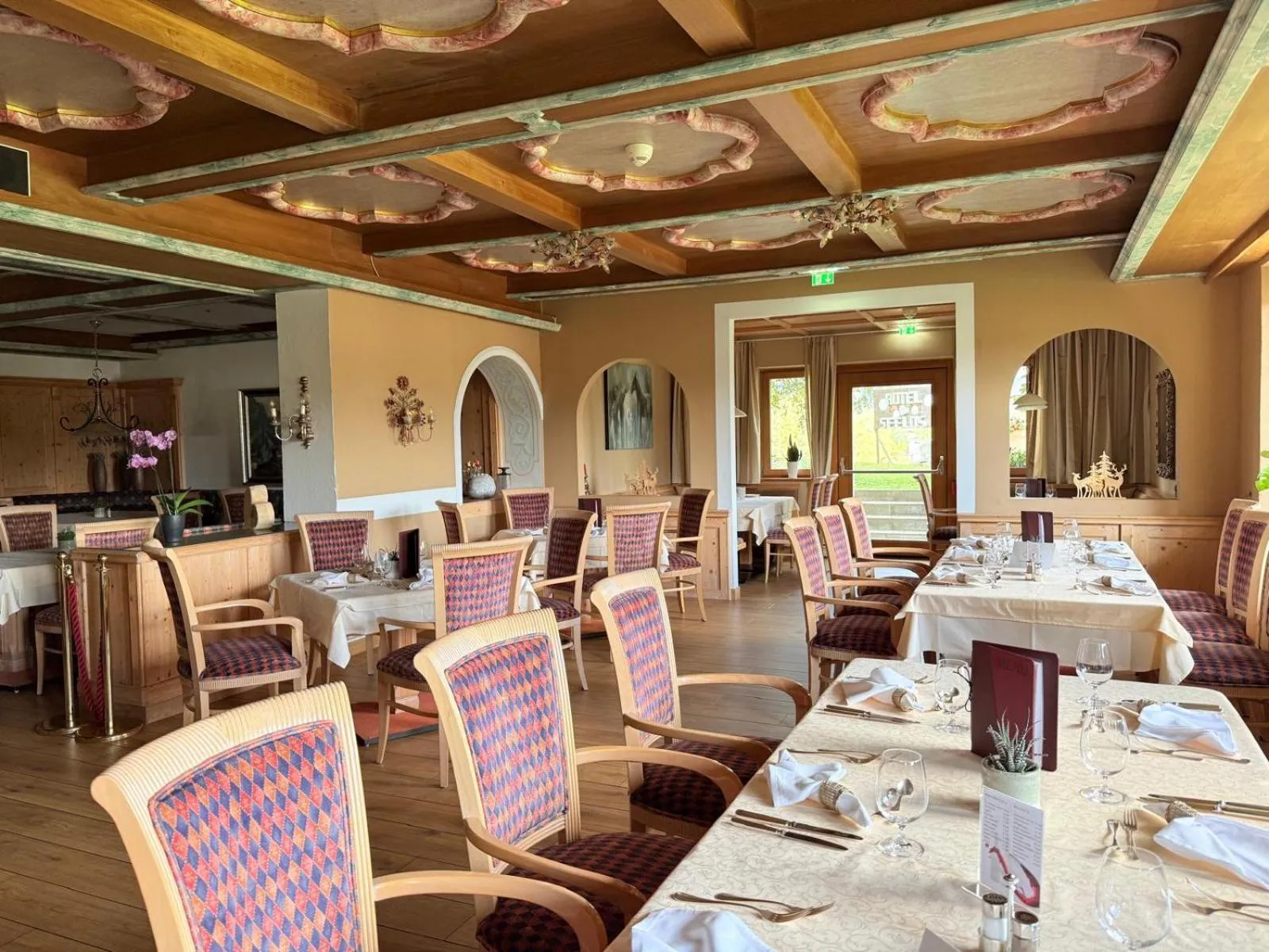 Restaurant/places to eat in Hotel Seelos