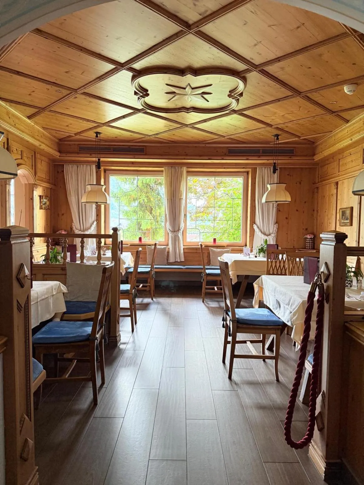 Restaurant/places to eat in Hotel Seelos