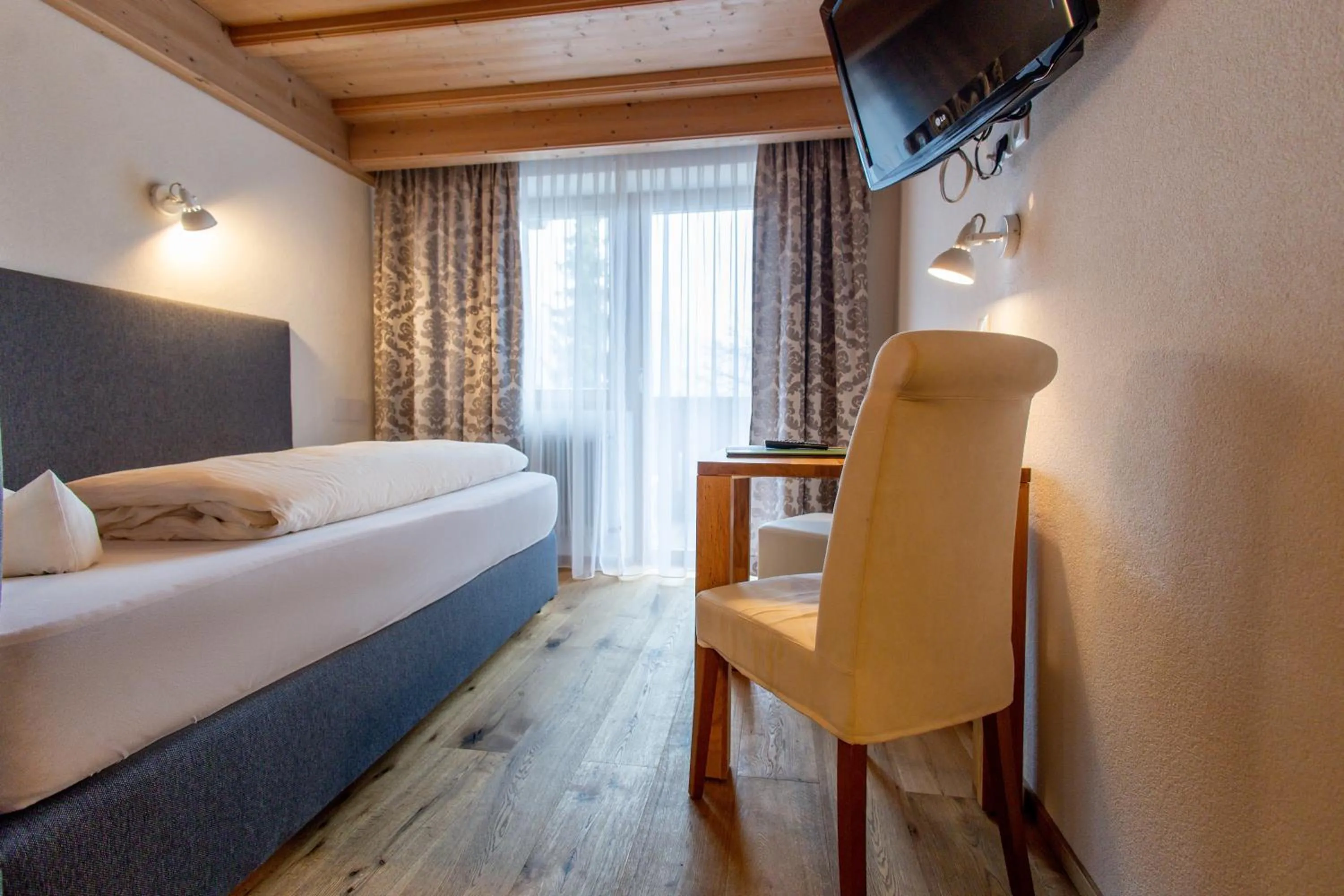 TV and multimedia, Bed in Hotel Seelos