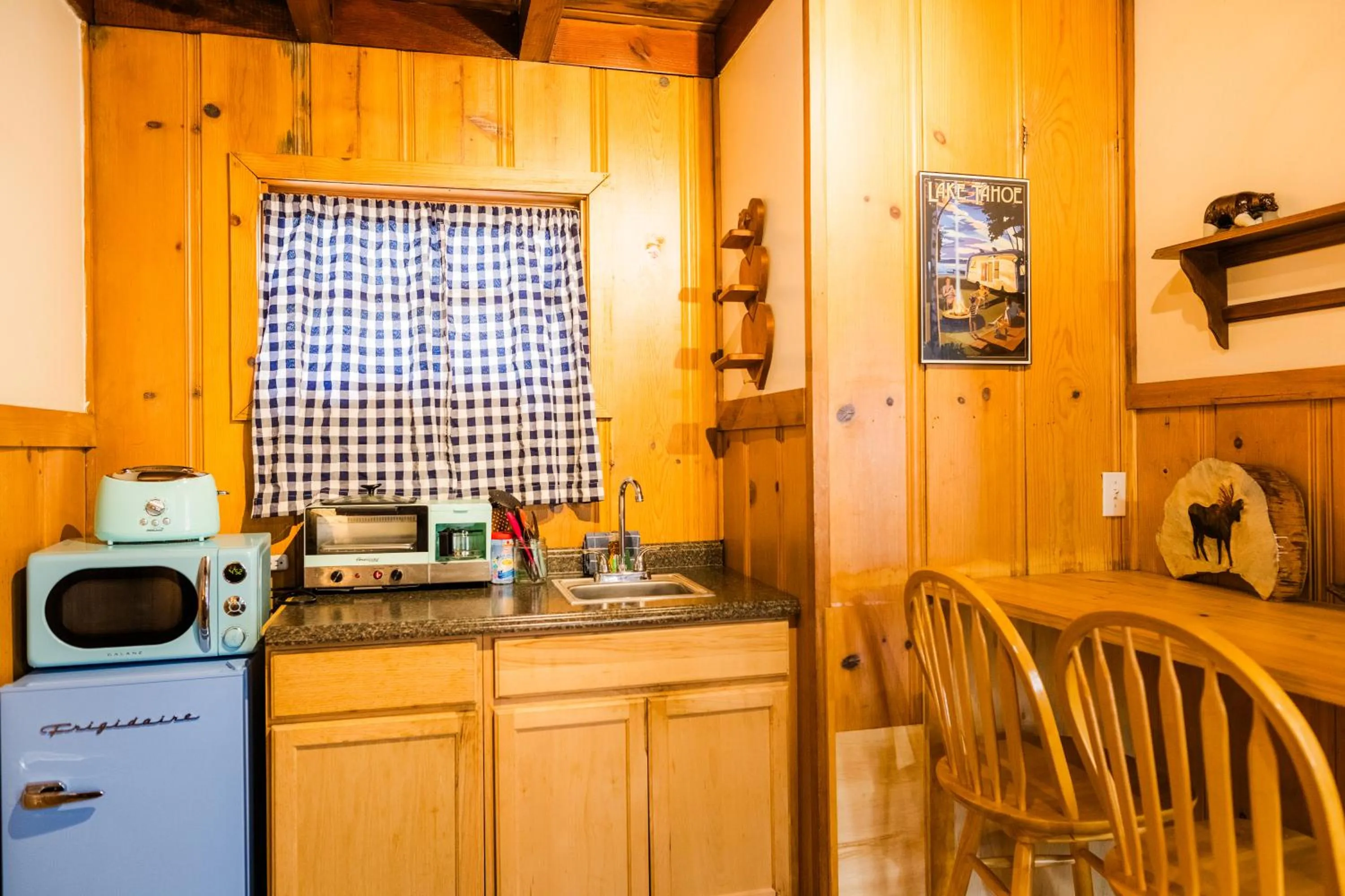 Kitchen or kitchenette in The Washoe Lodge