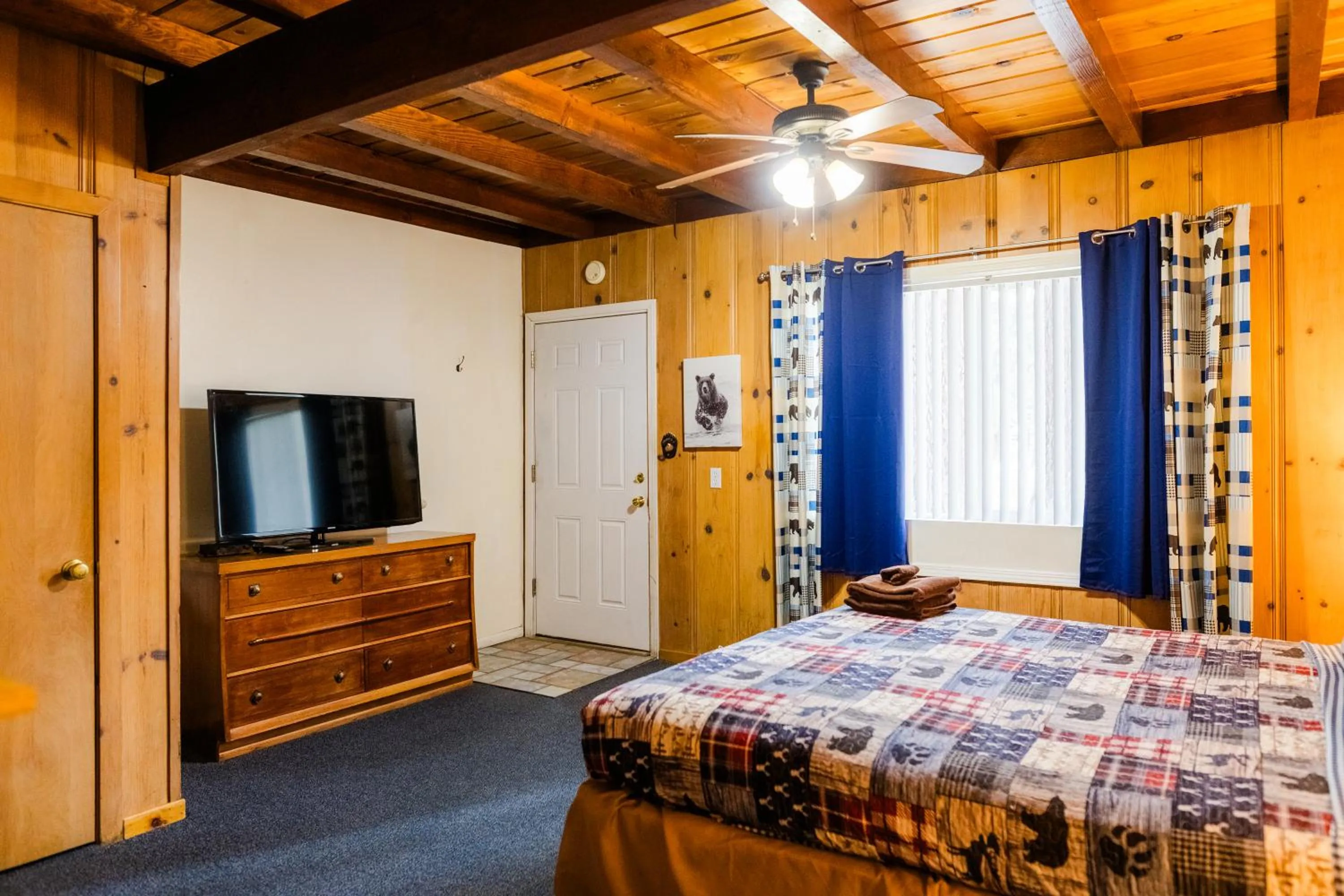 Bed in The Washoe Lodge