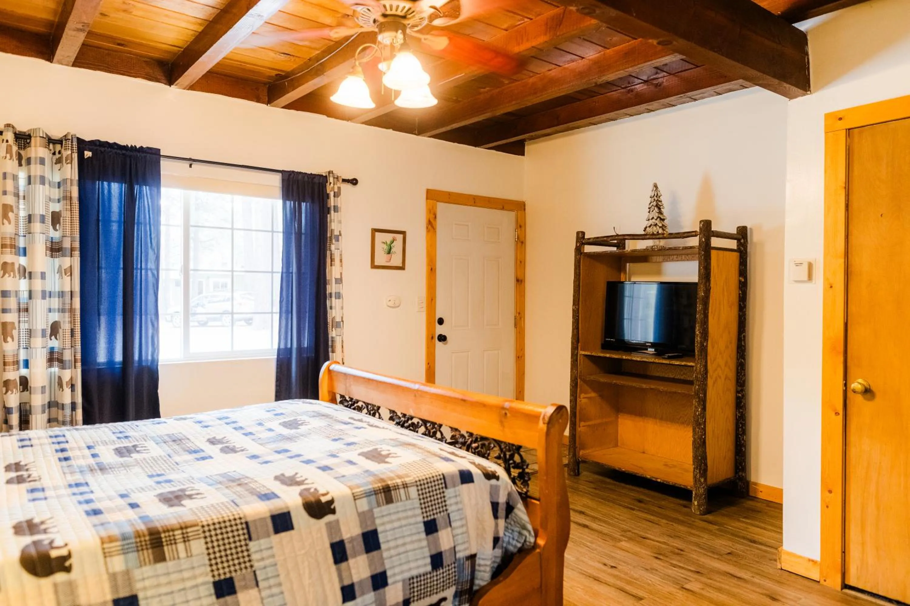 Bed in The Washoe Lodge