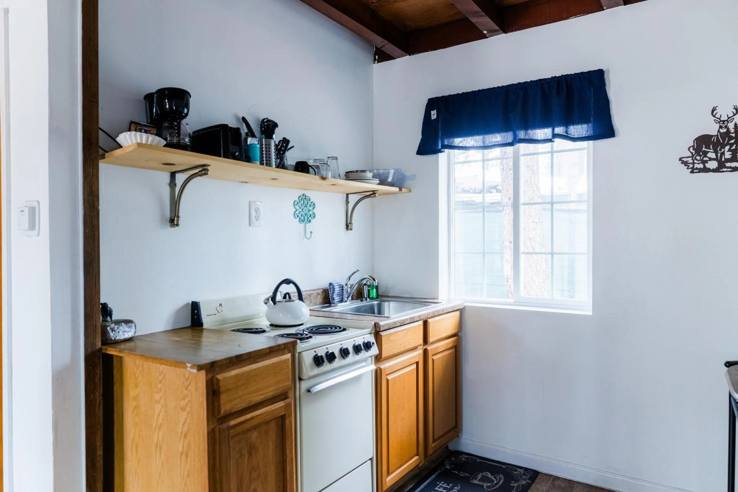 Kitchen or kitchenette in The Washoe Lodge