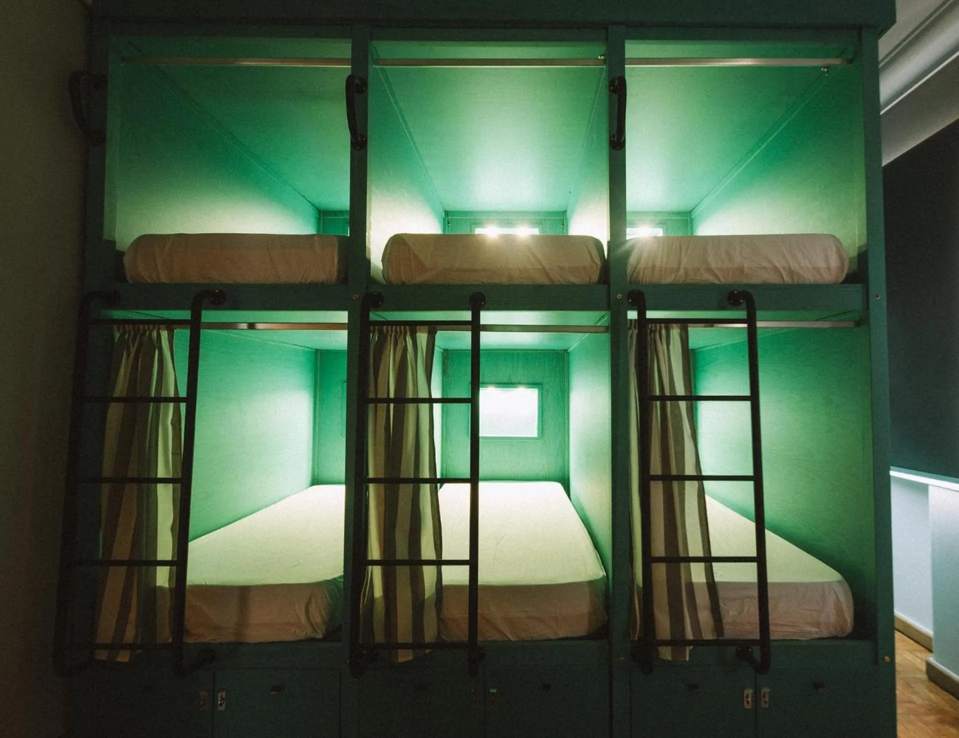 bunk bed in Nice Way Cascais Hostel & Surf Camp