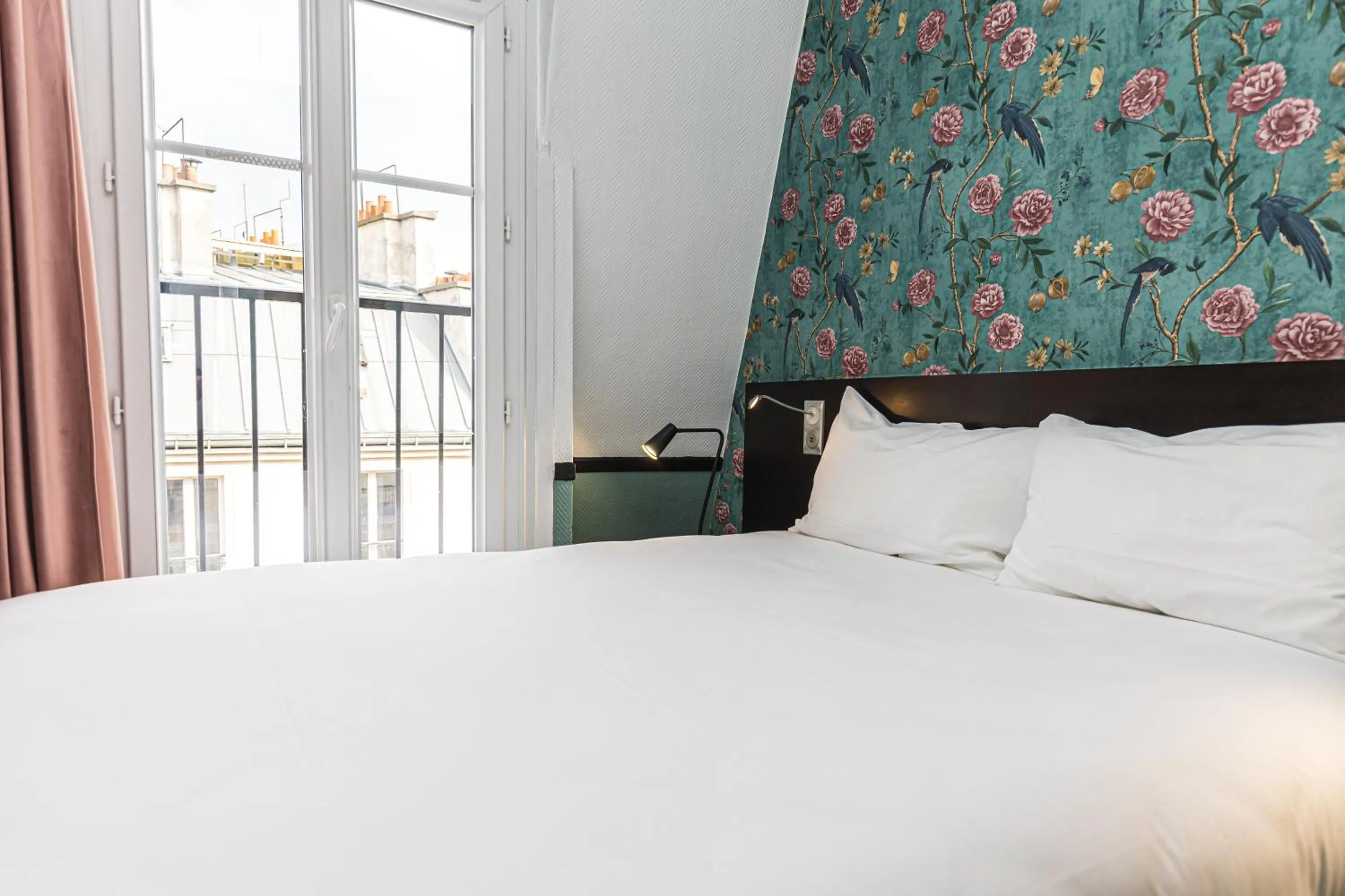 Bed in Vintage Paris Gare du Nord