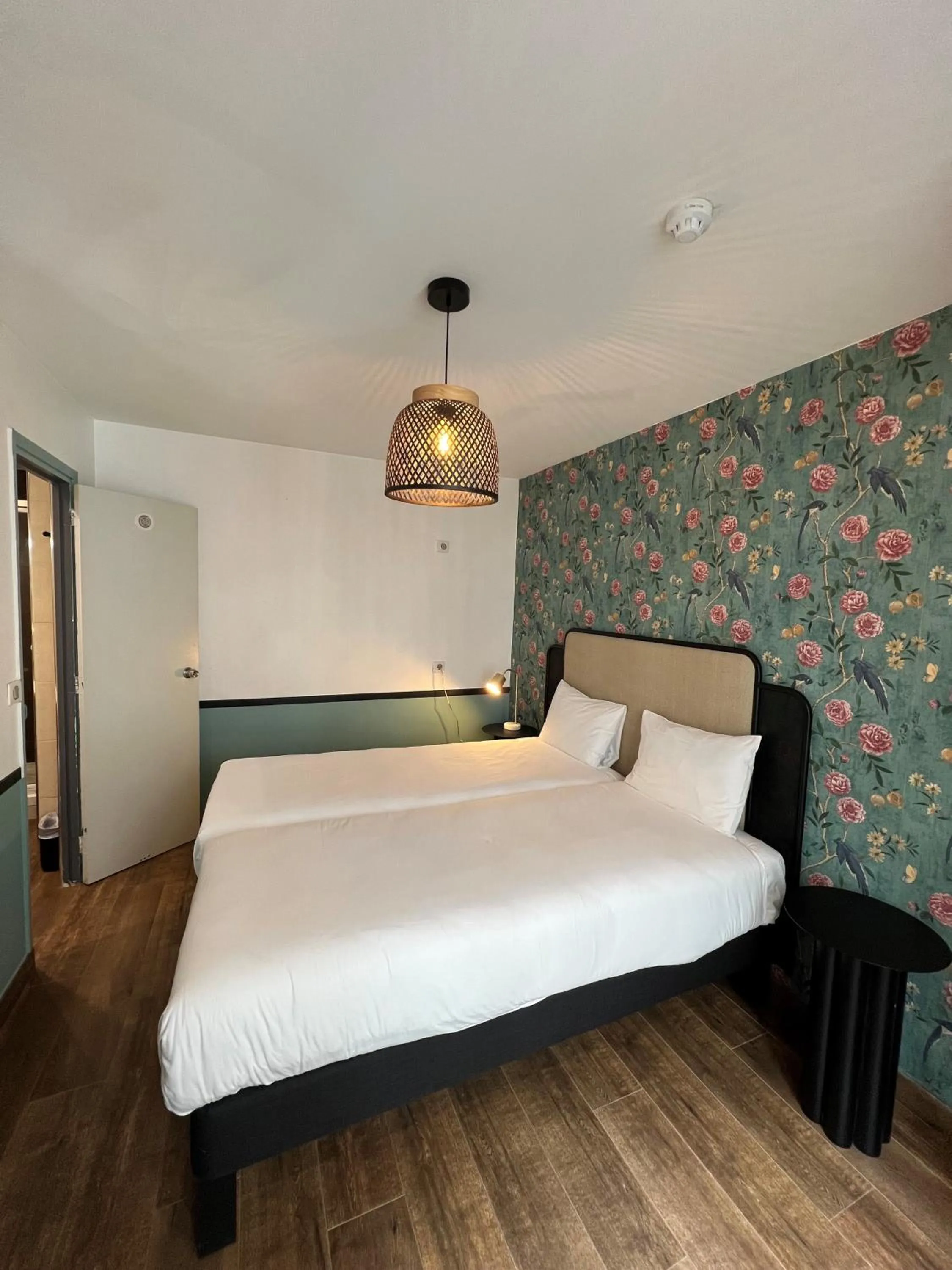 Bed in Vintage Paris Gare du Nord