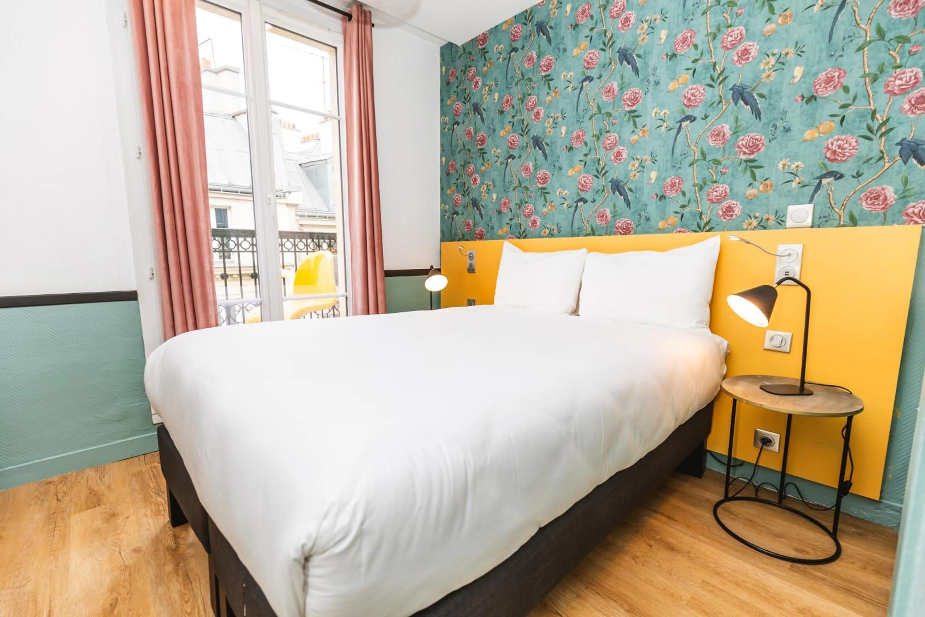Photo of the whole room, Bed in Vintage Paris Gare du Nord