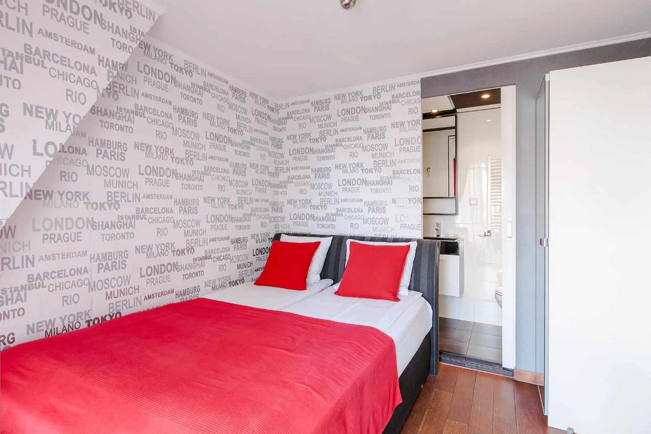 Photo of the whole room, Bed in Alex Rooms