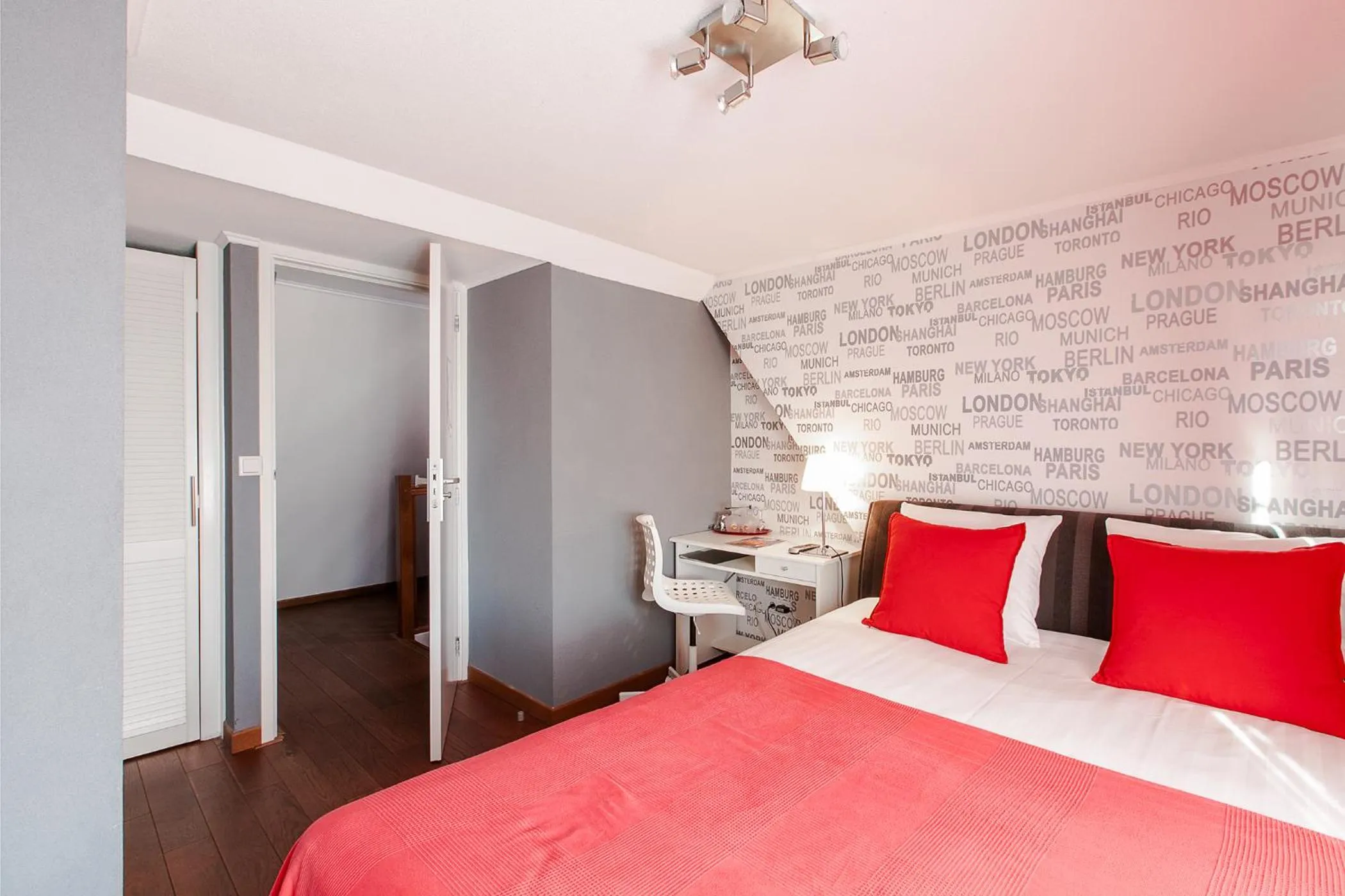 Photo of the whole room, Bed in Alex Rooms