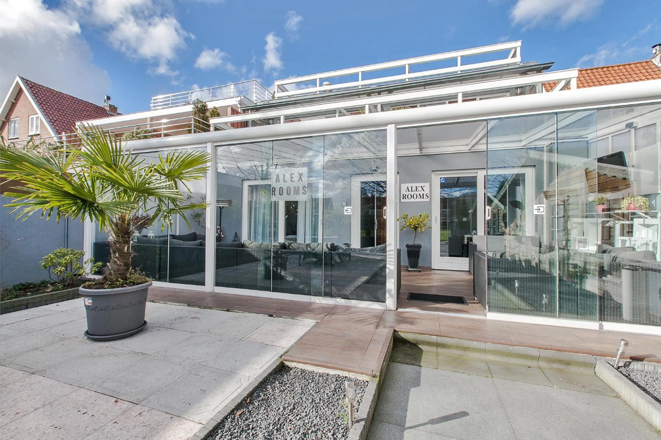 Facade/entrance in Alex Rooms