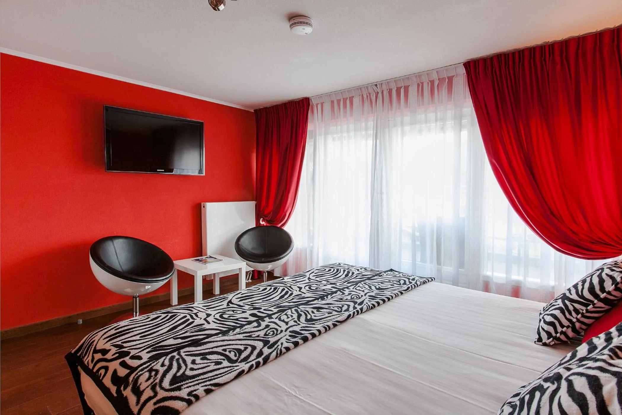 Day, Bed in Alex Rooms