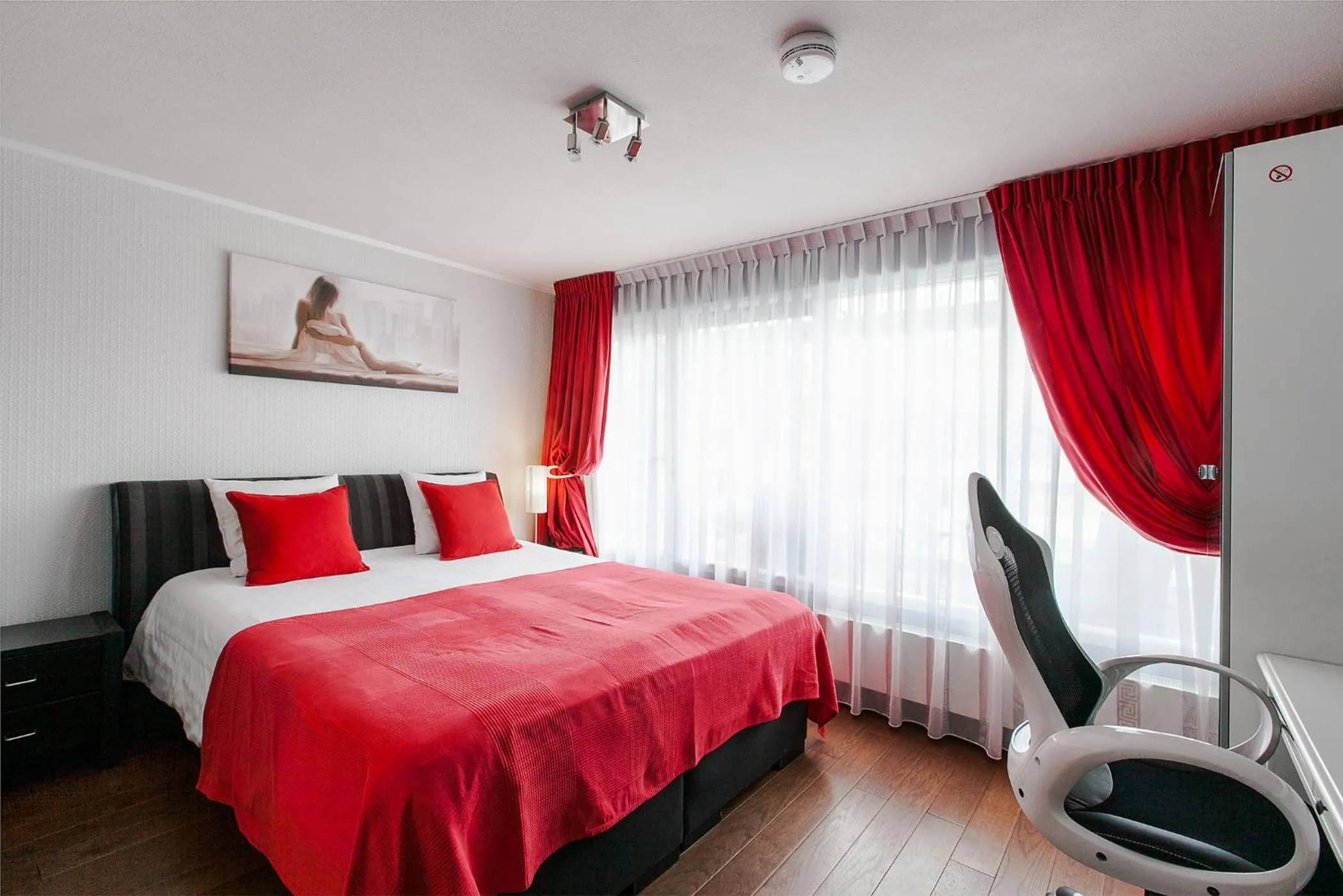 Day, Bed in Alex Rooms