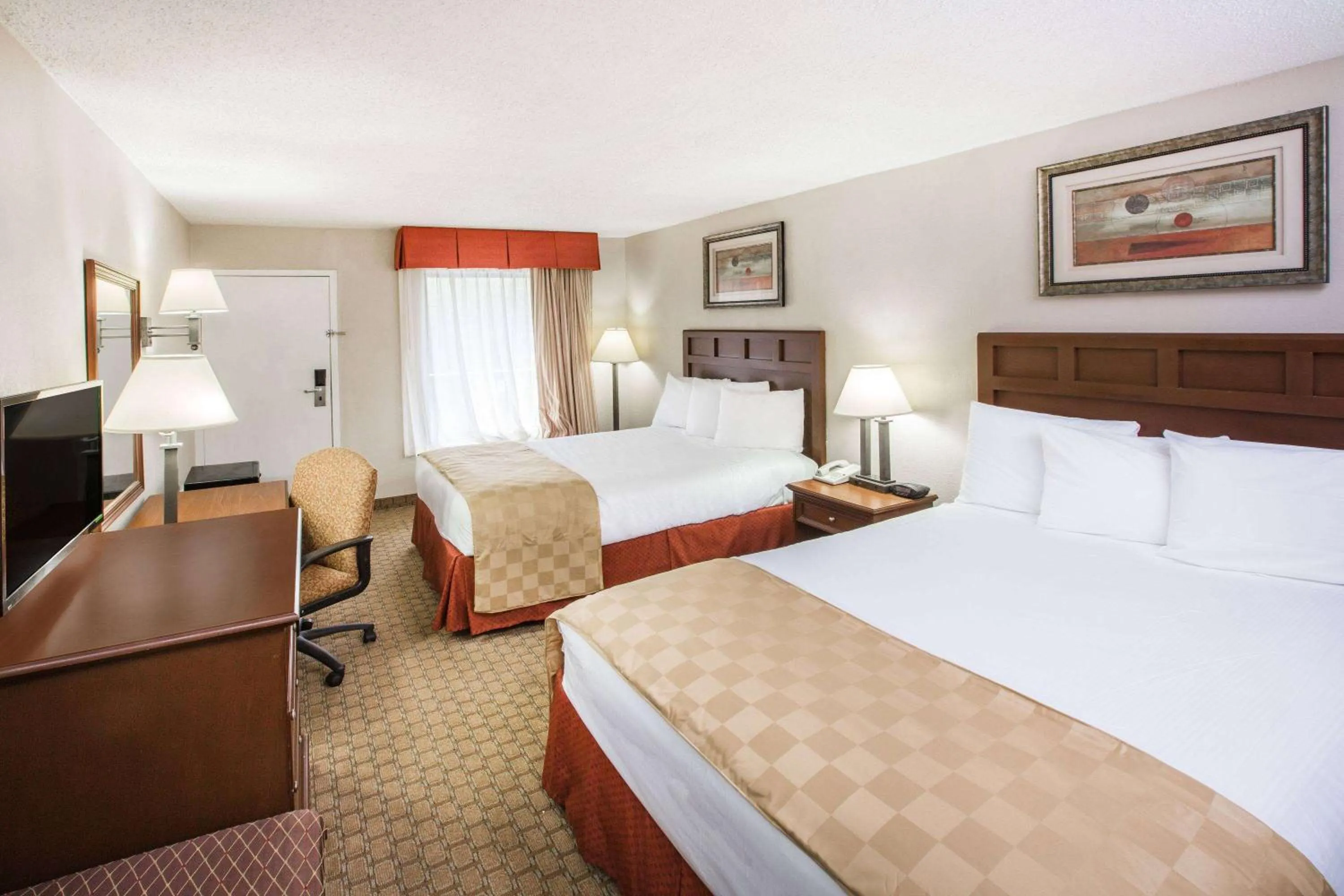 Photo of the whole room in Baymont by Wyndham Mobile/ I-65