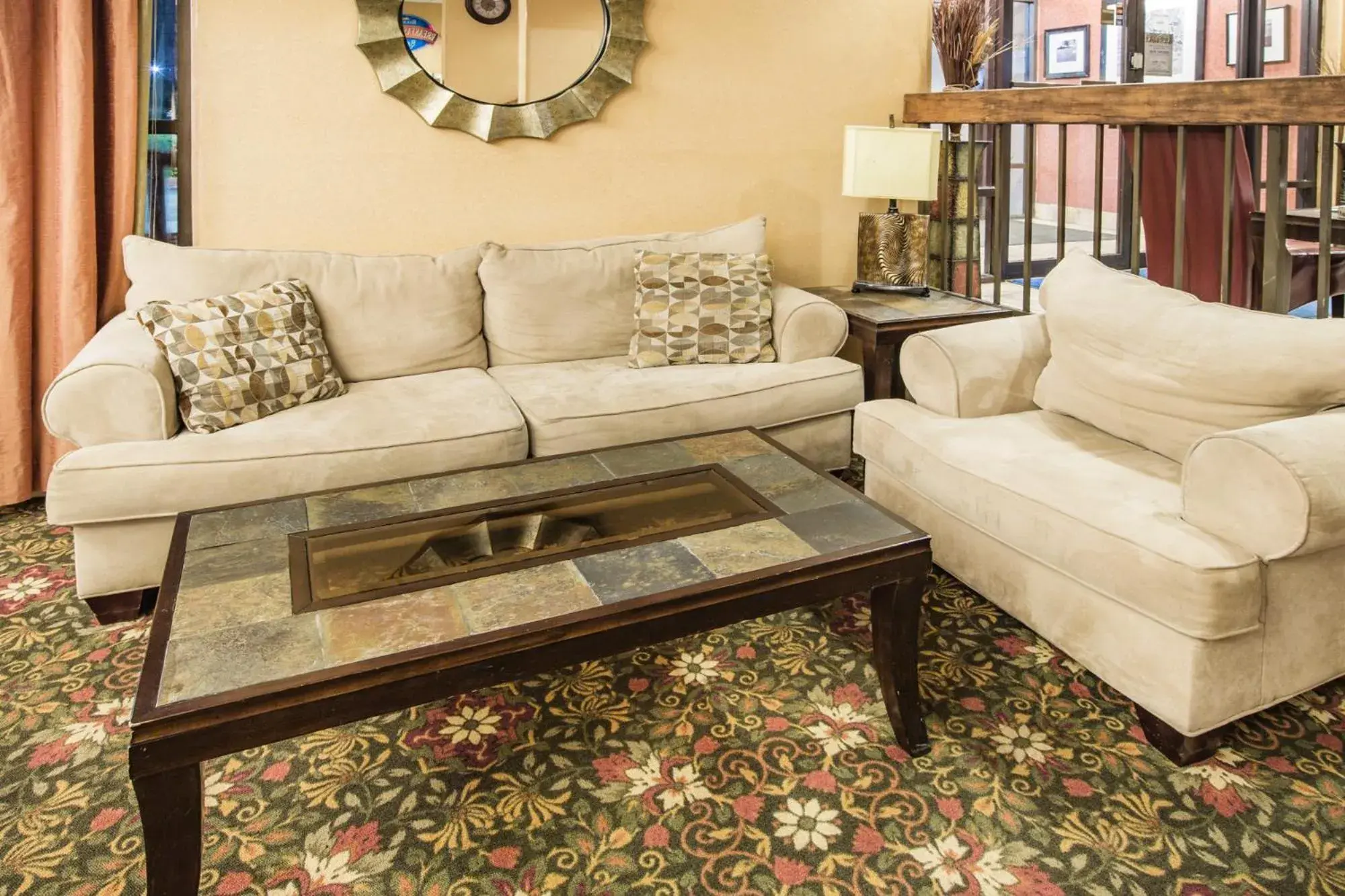 Lobby or reception, Seating Area in Baymont by Wyndham Mobile/ I-65