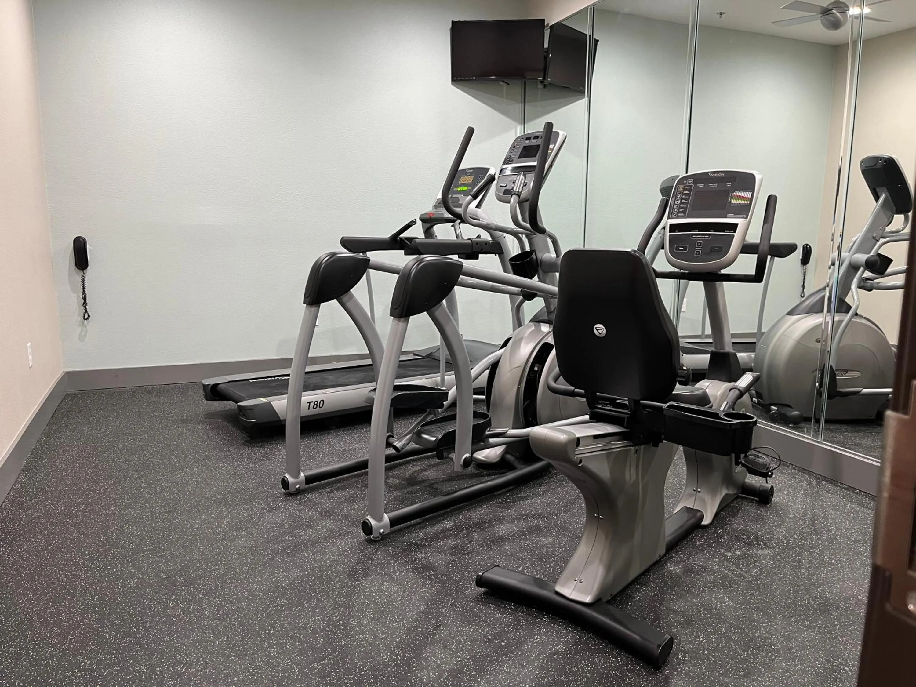 Fitness centre/facilities in Best Western Cleveland Inn & Suites