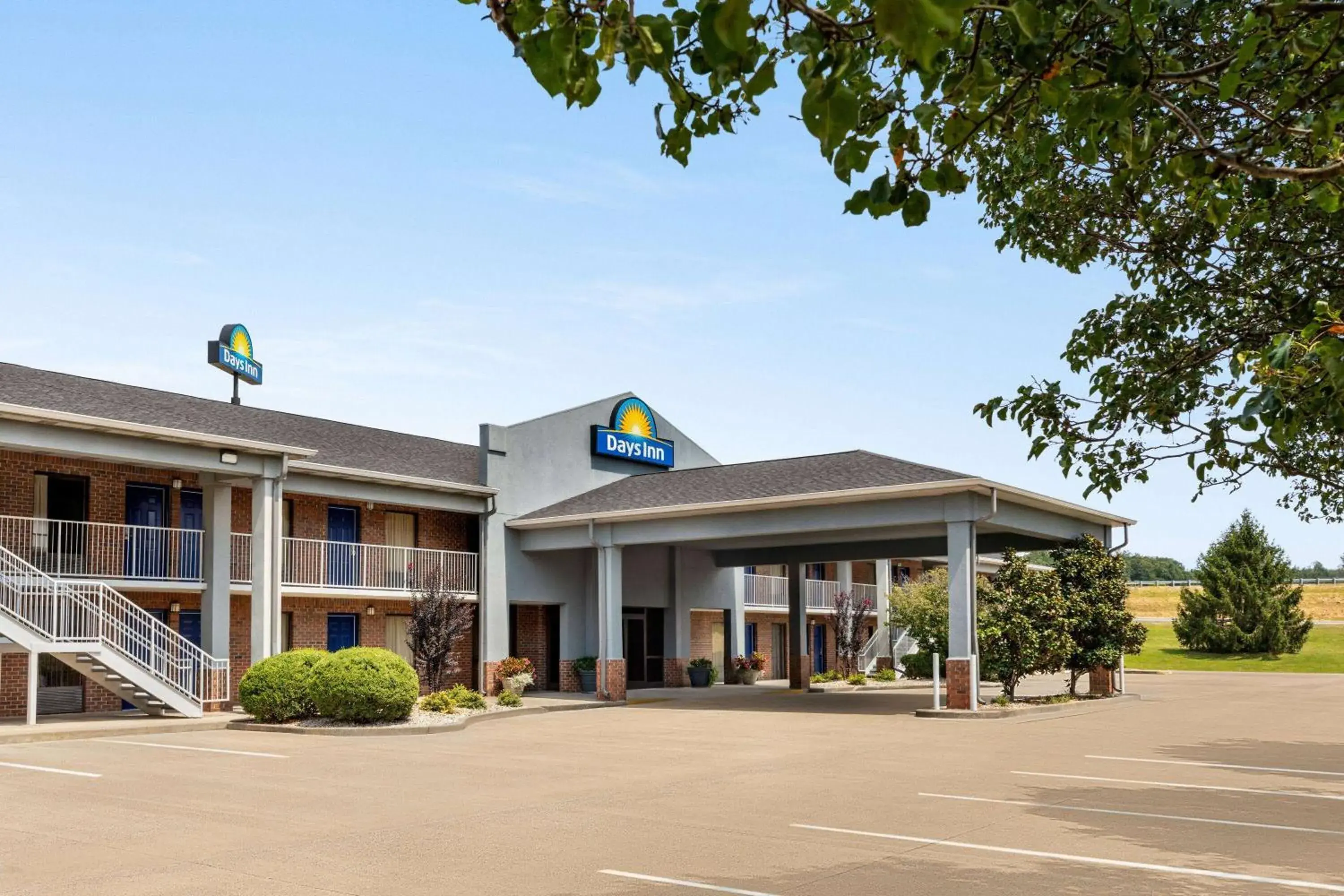 Property building in Days Inn by Wyndham Kuttawa/Eddyville Property building in Days Inn by Wyndham Kuttawa/Eddyville