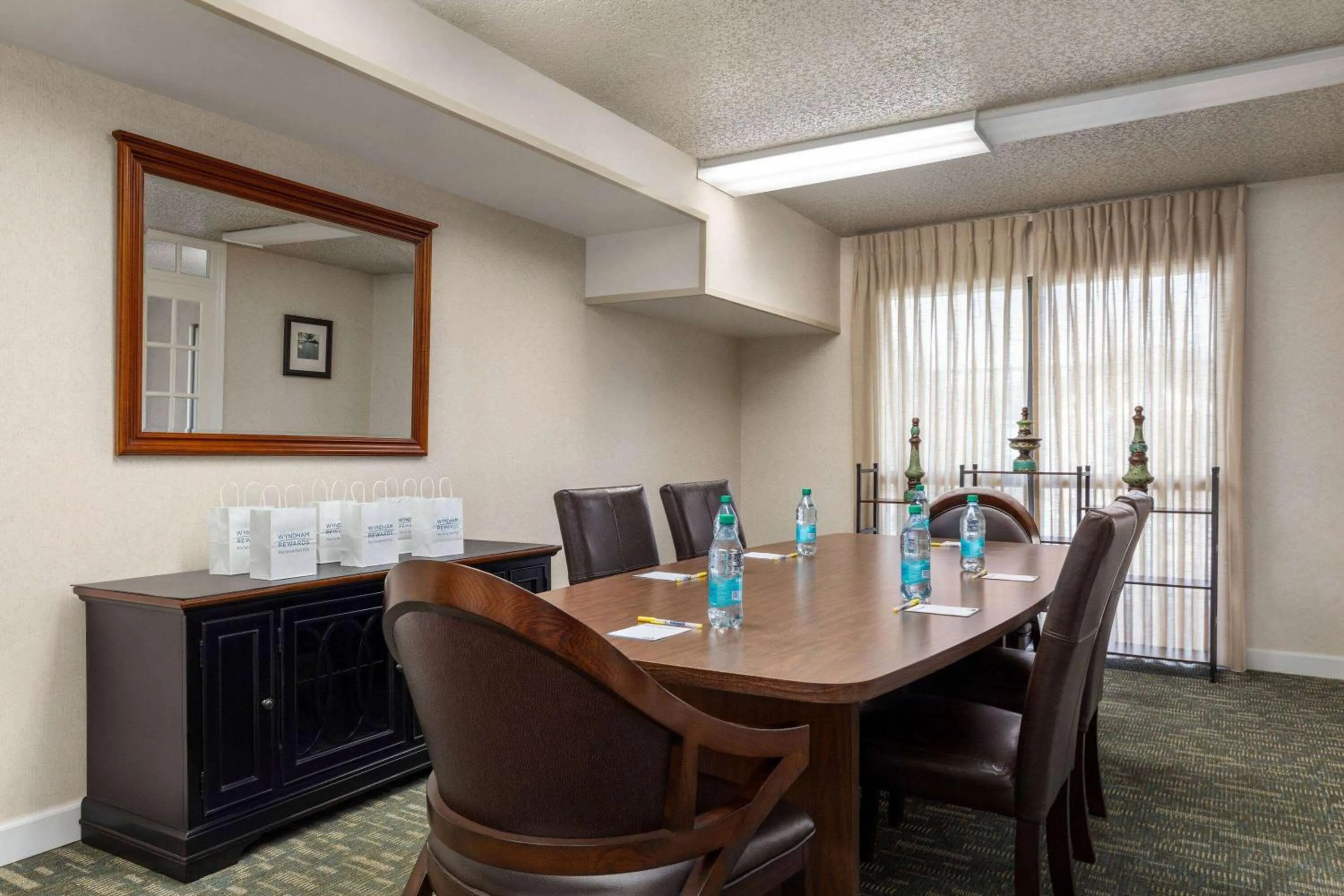 Meeting/conference room in Days Inn by Wyndham Kuttawa/Eddyville