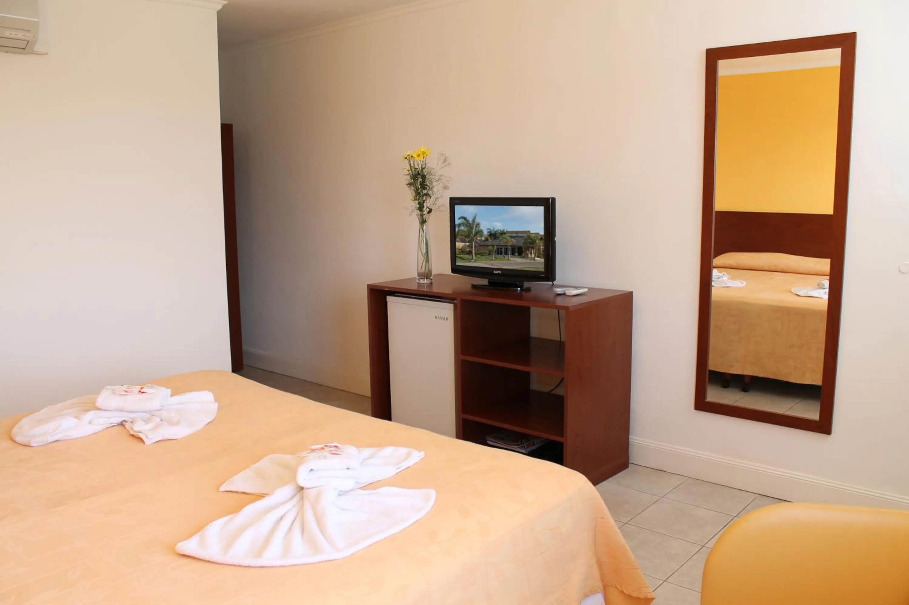Bedroom, Bed in Brisas del Lago Apart y Hotel