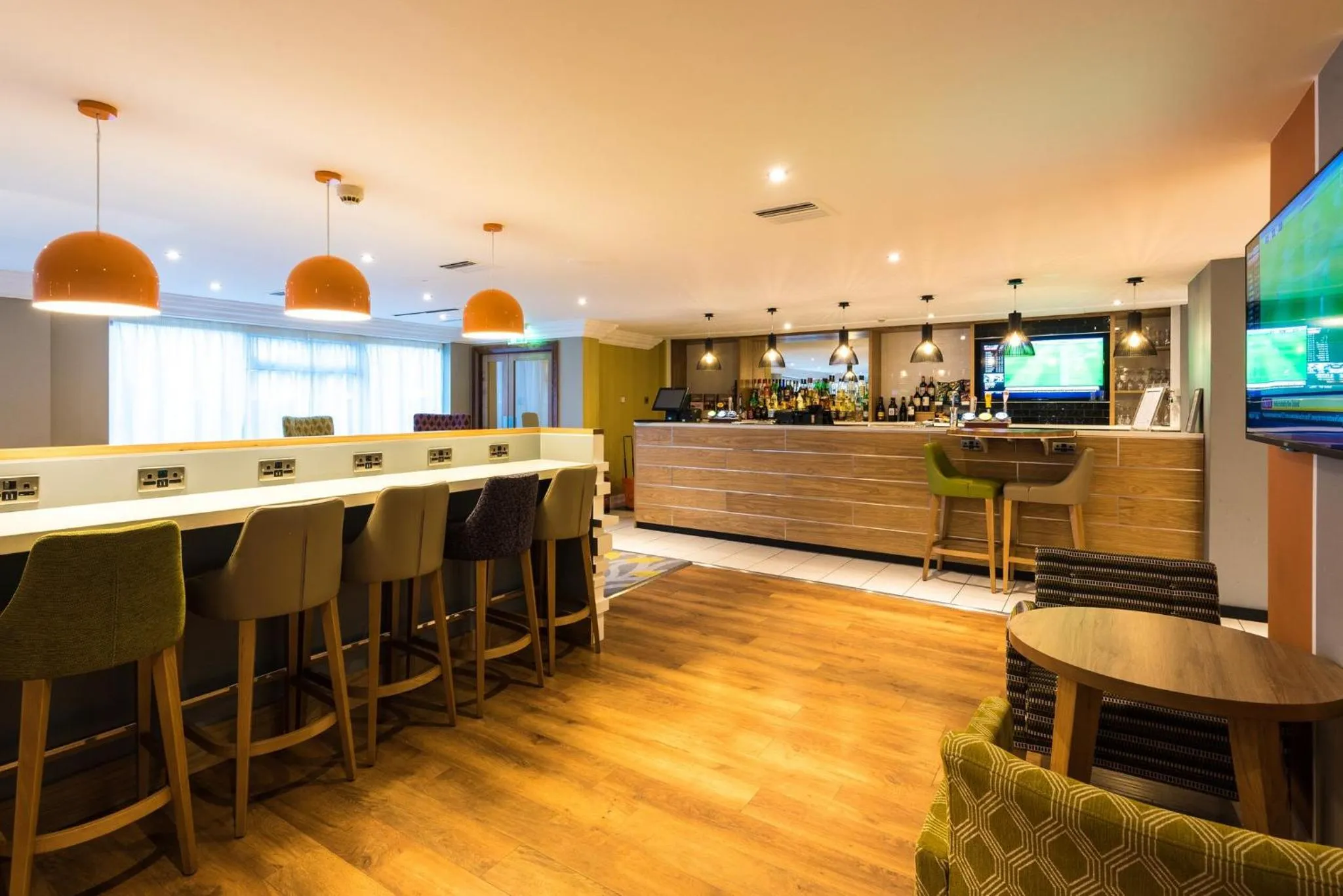 Lounge or bar in Holiday Inn Chester South by IHG