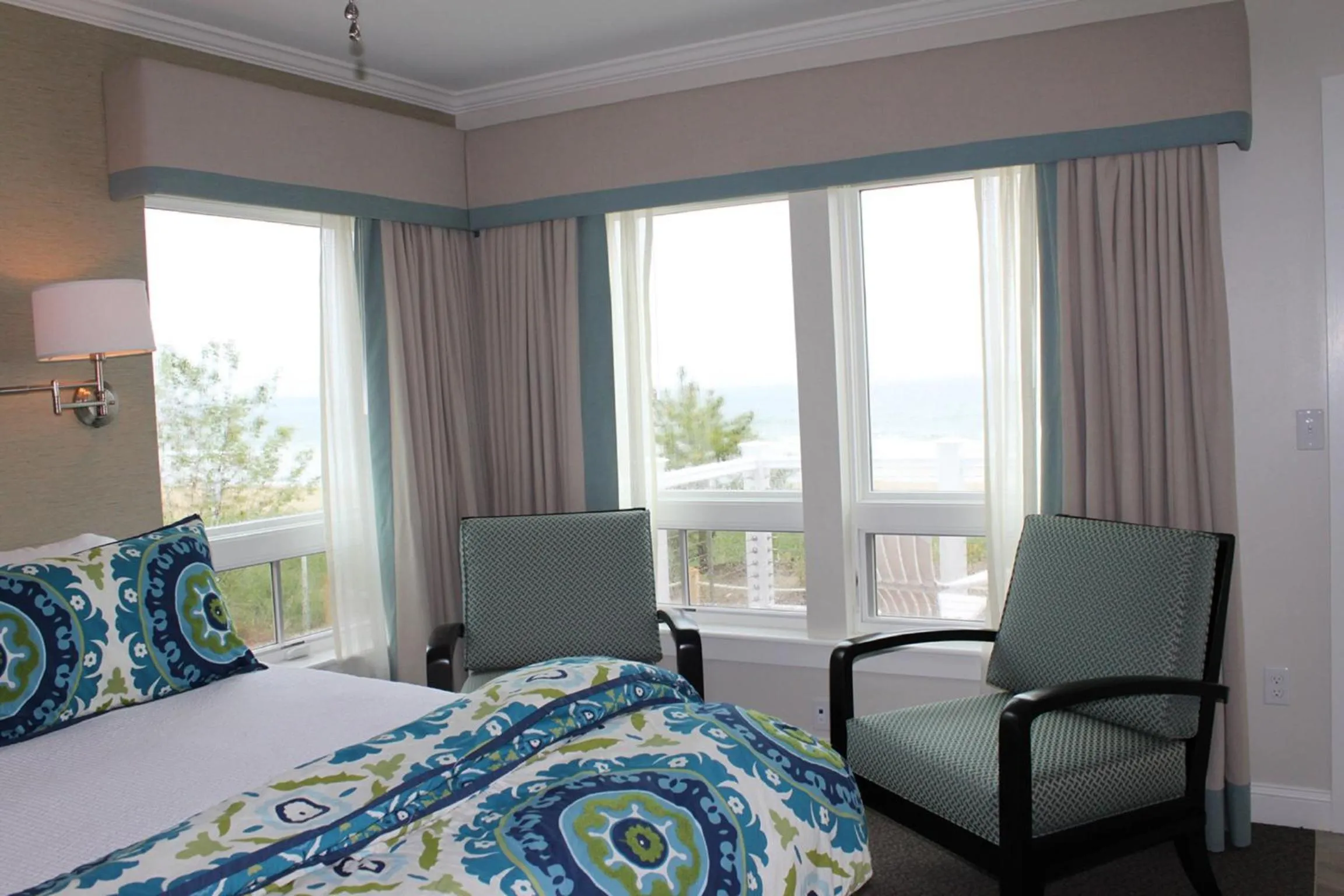 Day, Bed in Alouette Sunrise Suites