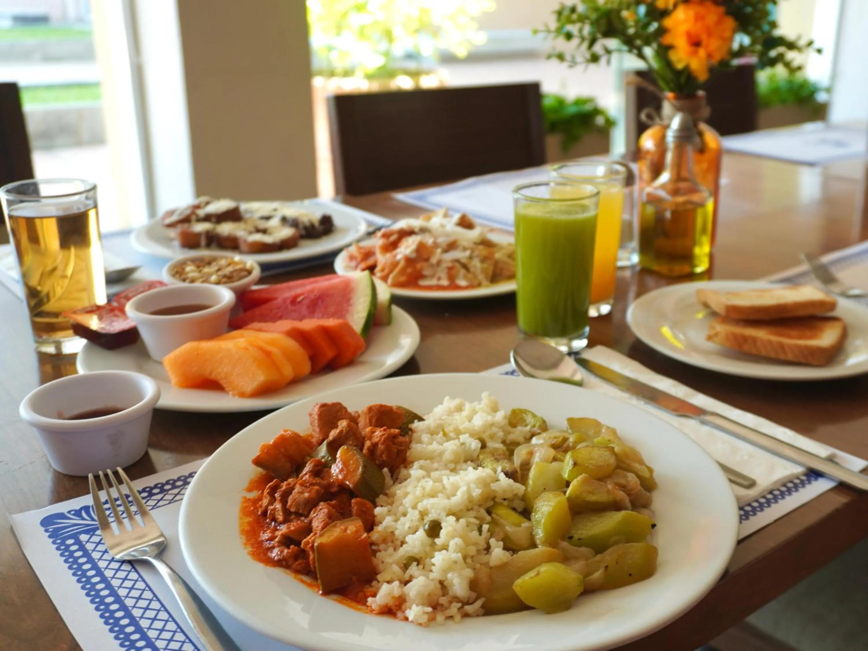 Restaurant/places to eat in Astur Hotel & Residence