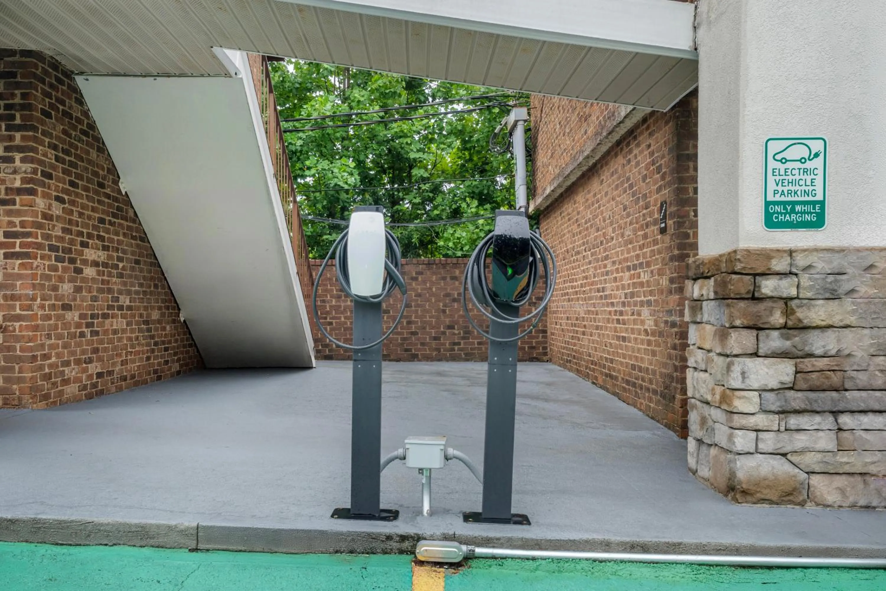 Parking in Best Western Acworth Inn