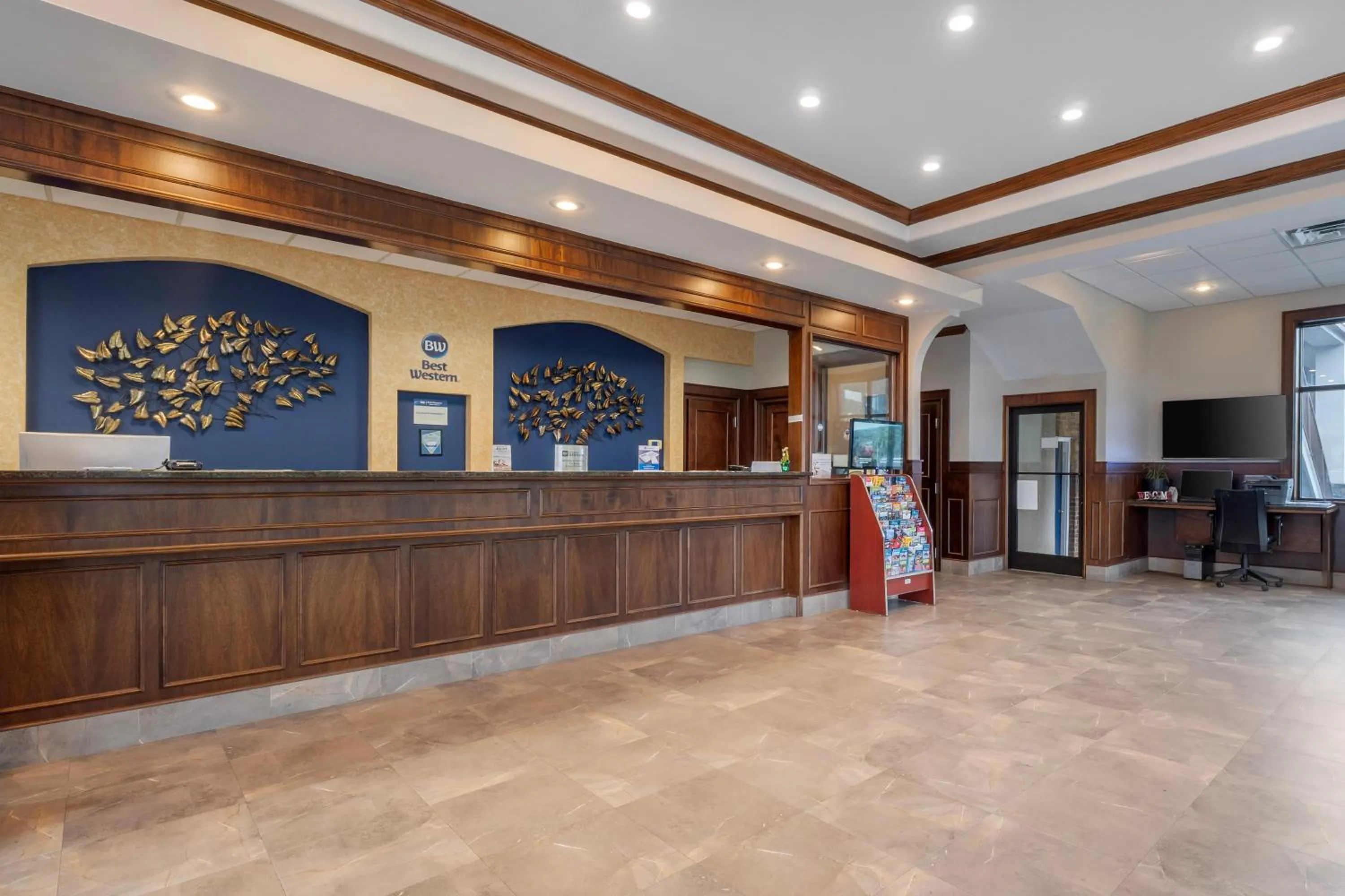 Lobby or reception in Best Western Acworth Inn