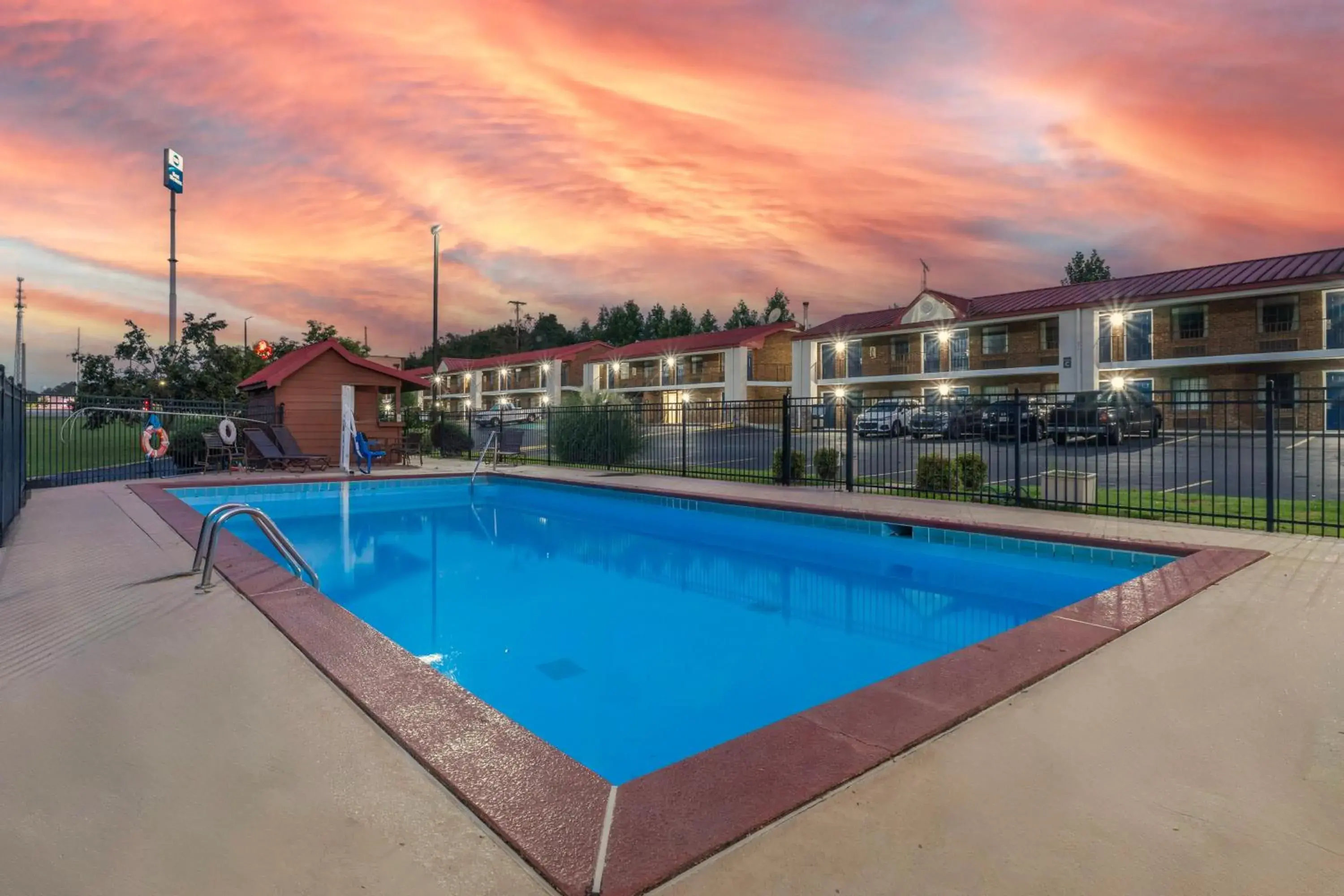 Pool view in Best Western Acworth Inn Pool view in Best Western Acworth Inn