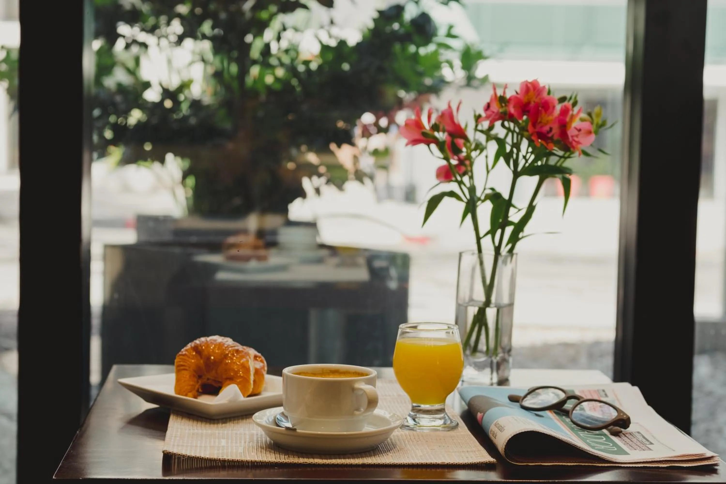 Restaurant/places to eat in After Hotel Montevideo