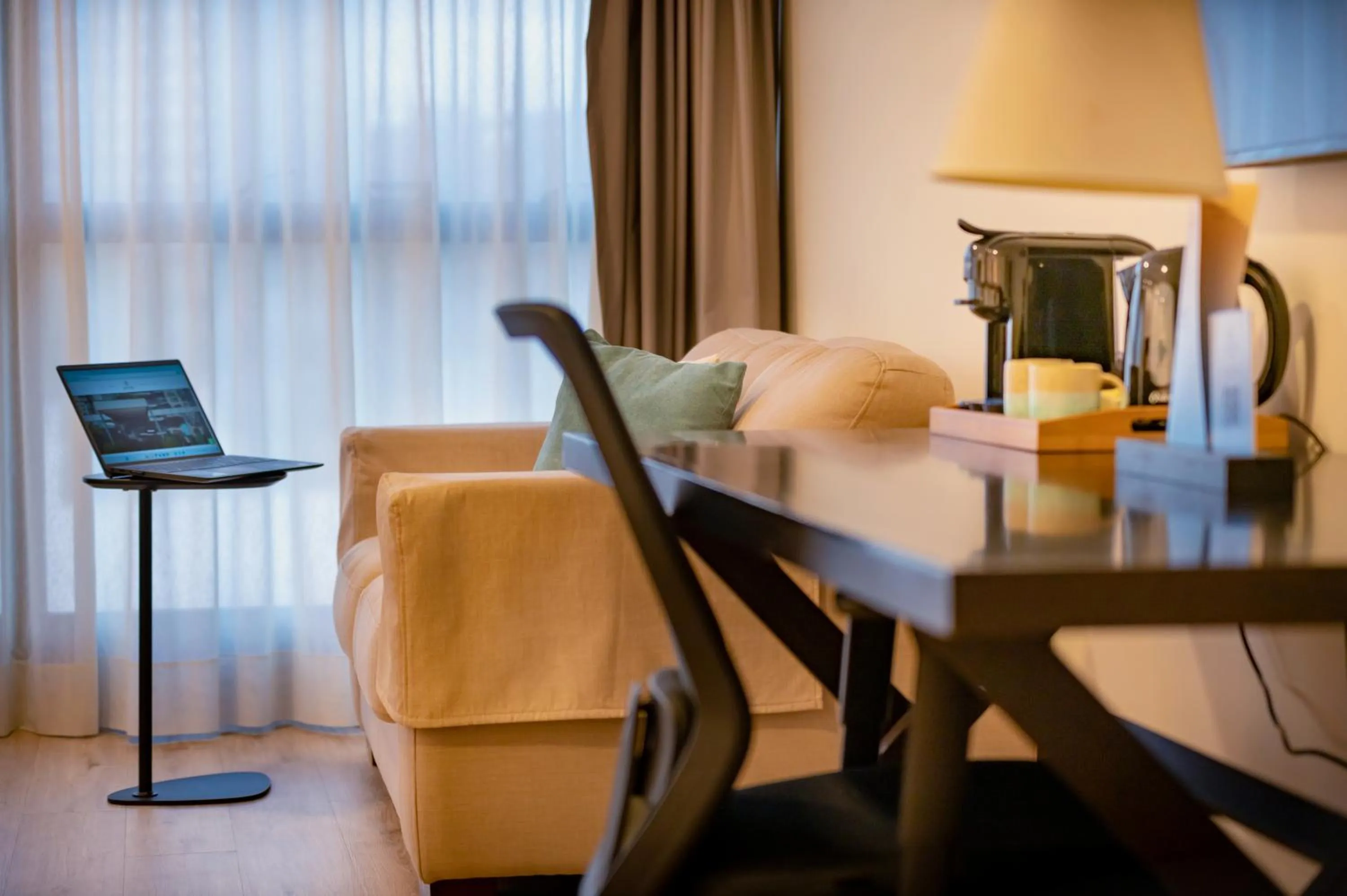 Seating area, Bed in After Hotel Montevideo