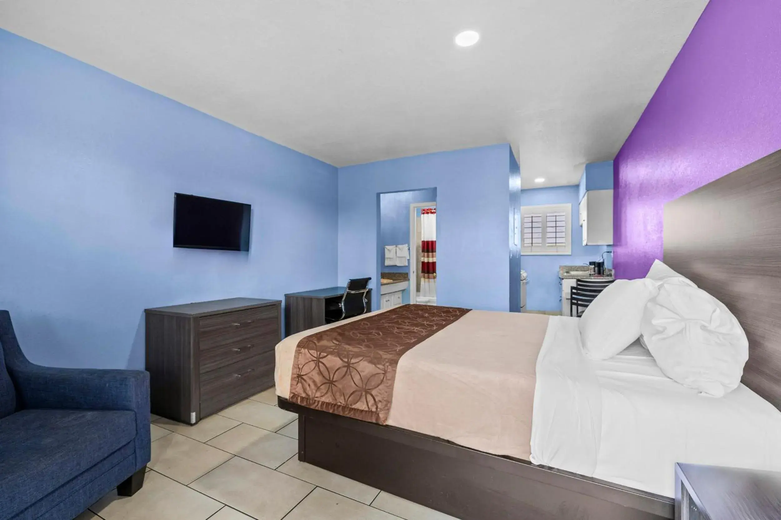 Bed in American Executive Inn Mesa Bed in American Executive Inn Mesa