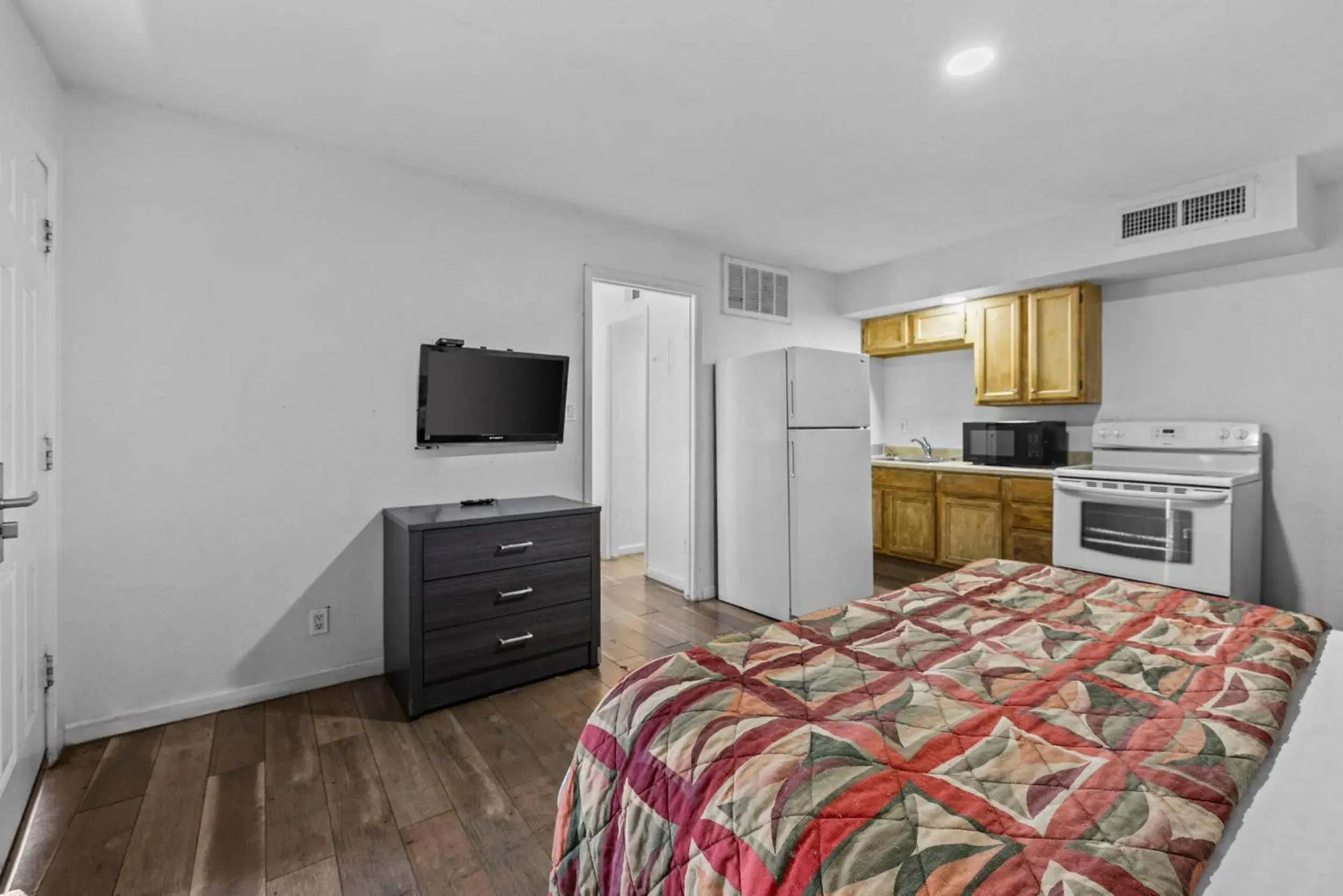 Bed in American Executive Inn Mesa Bed in American Executive Inn Mesa