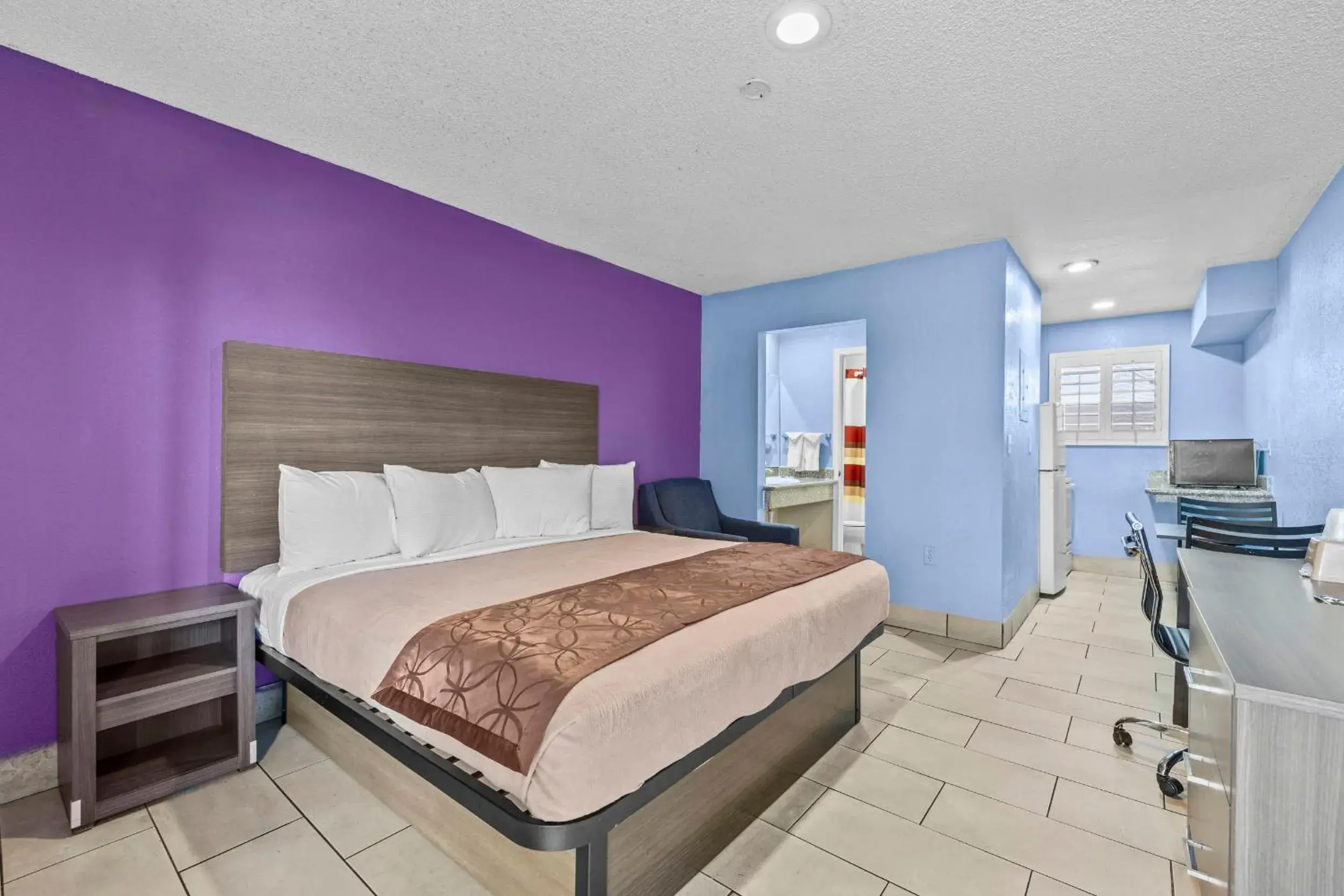 Bed in American Executive Inn Mesa Bed in American Executive Inn Mesa