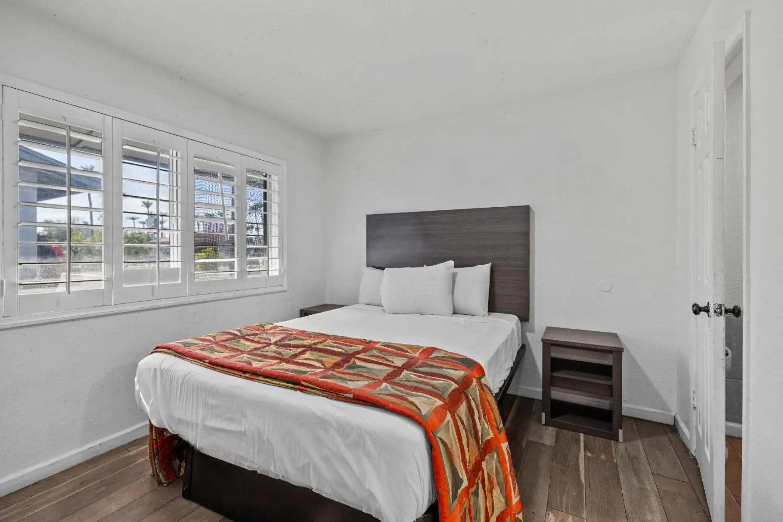 Bed in American Executive Inn Mesa Bed in American Executive Inn Mesa