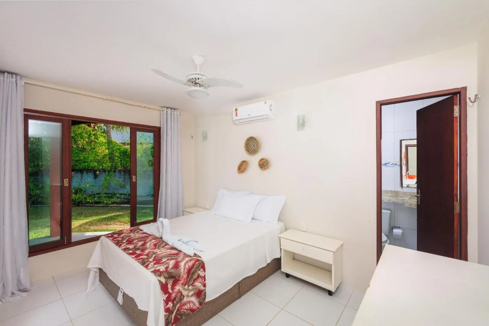 Photo of the whole room, Bed in Chales Maragogi